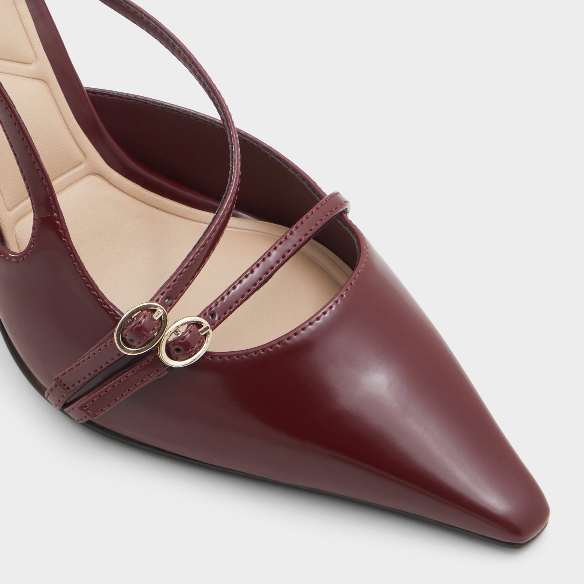 Close-up of the Bordo Etheria Slingback heel