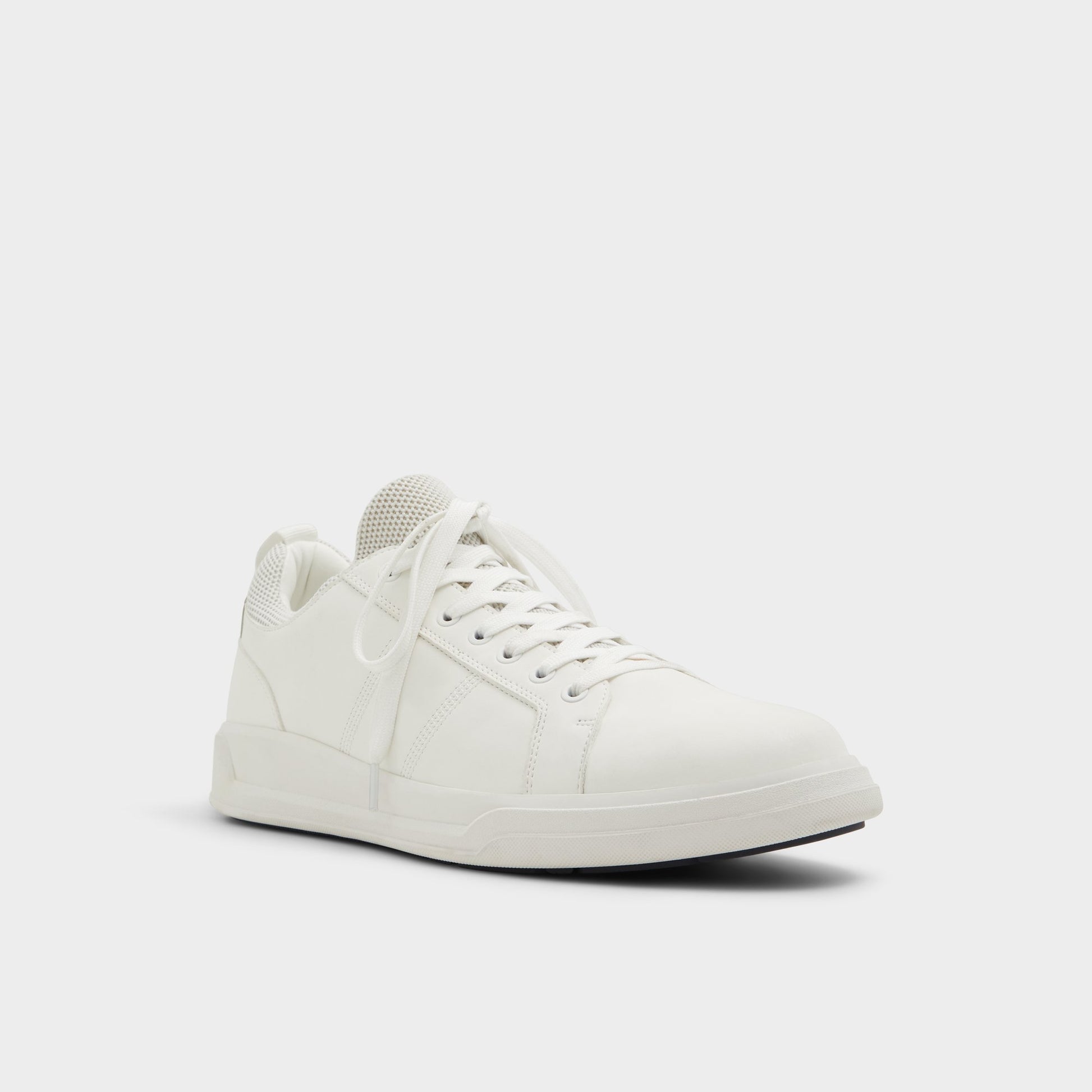 Three-quarter angle of White Prasien Low top sneaker's front side