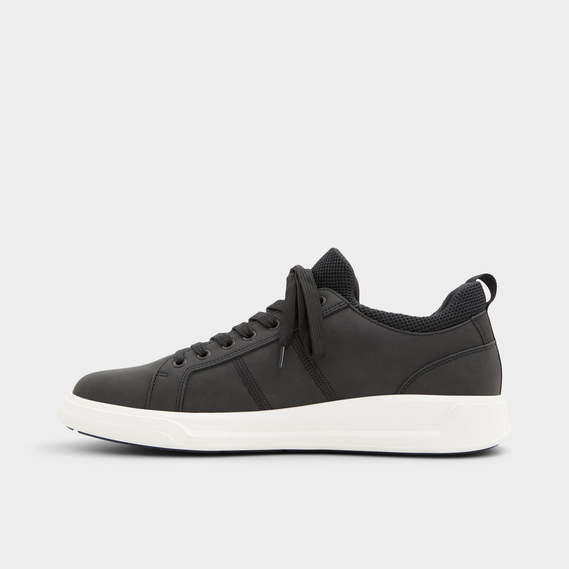 Side view of Black Prasien Low top sneaker