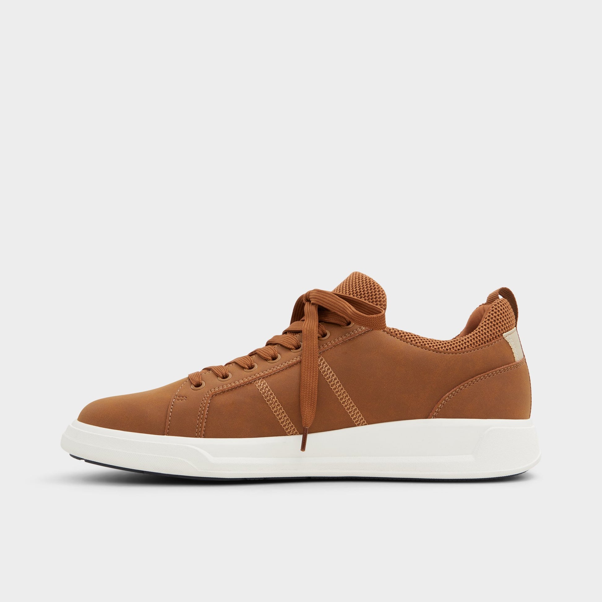 Side view of Cognac Prasien Low top sneaker