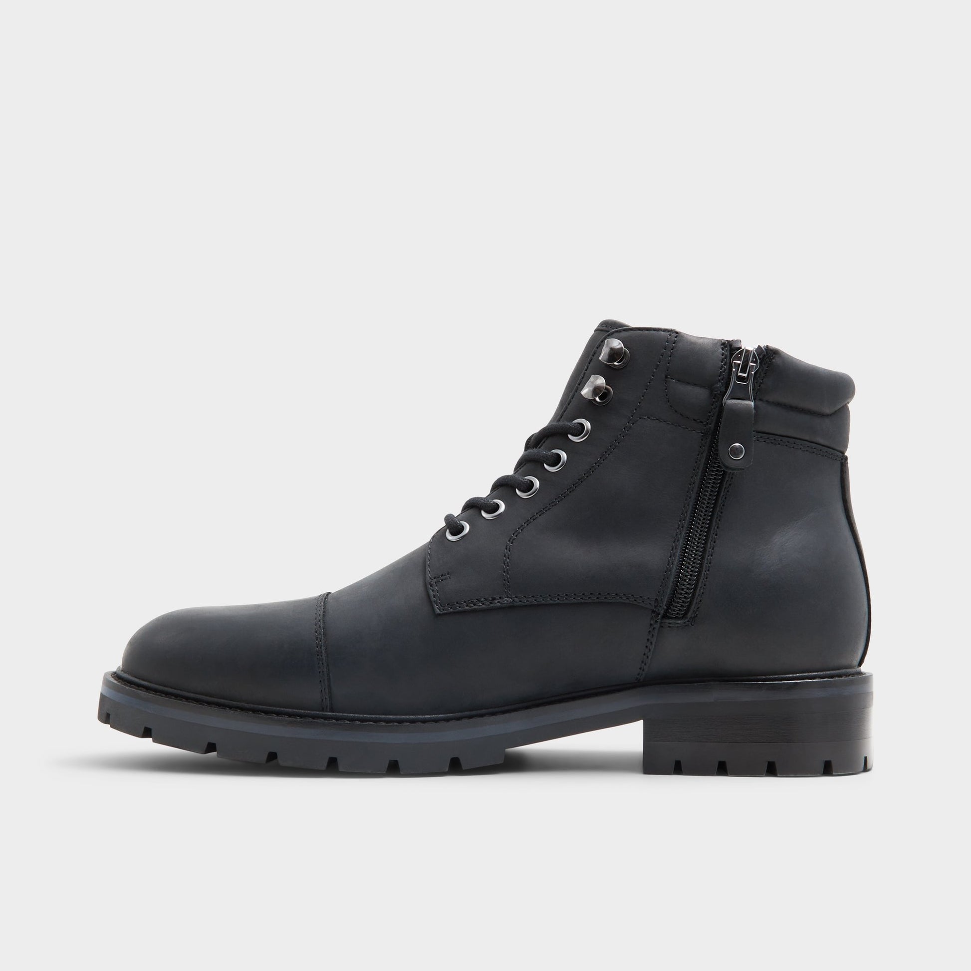 Vue latérale de Noir Darion Botte lacée