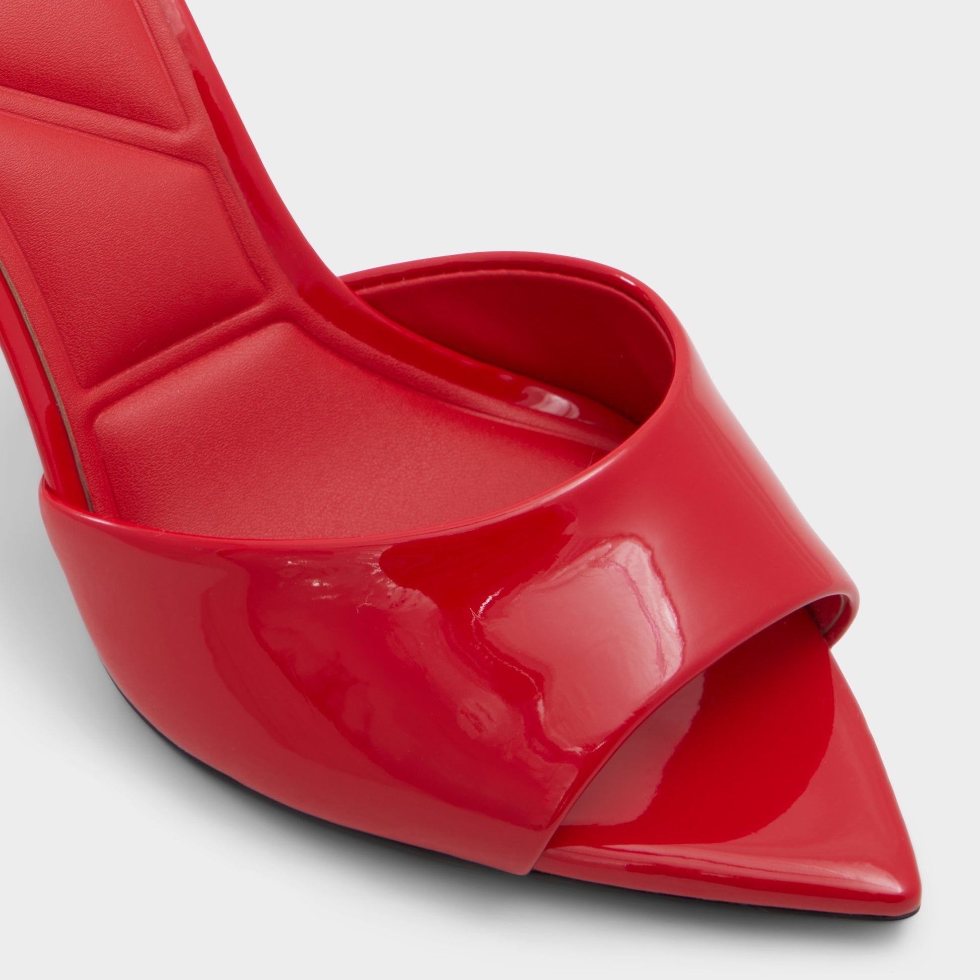 Close-up of the Red Anniebrilden Heeled mule