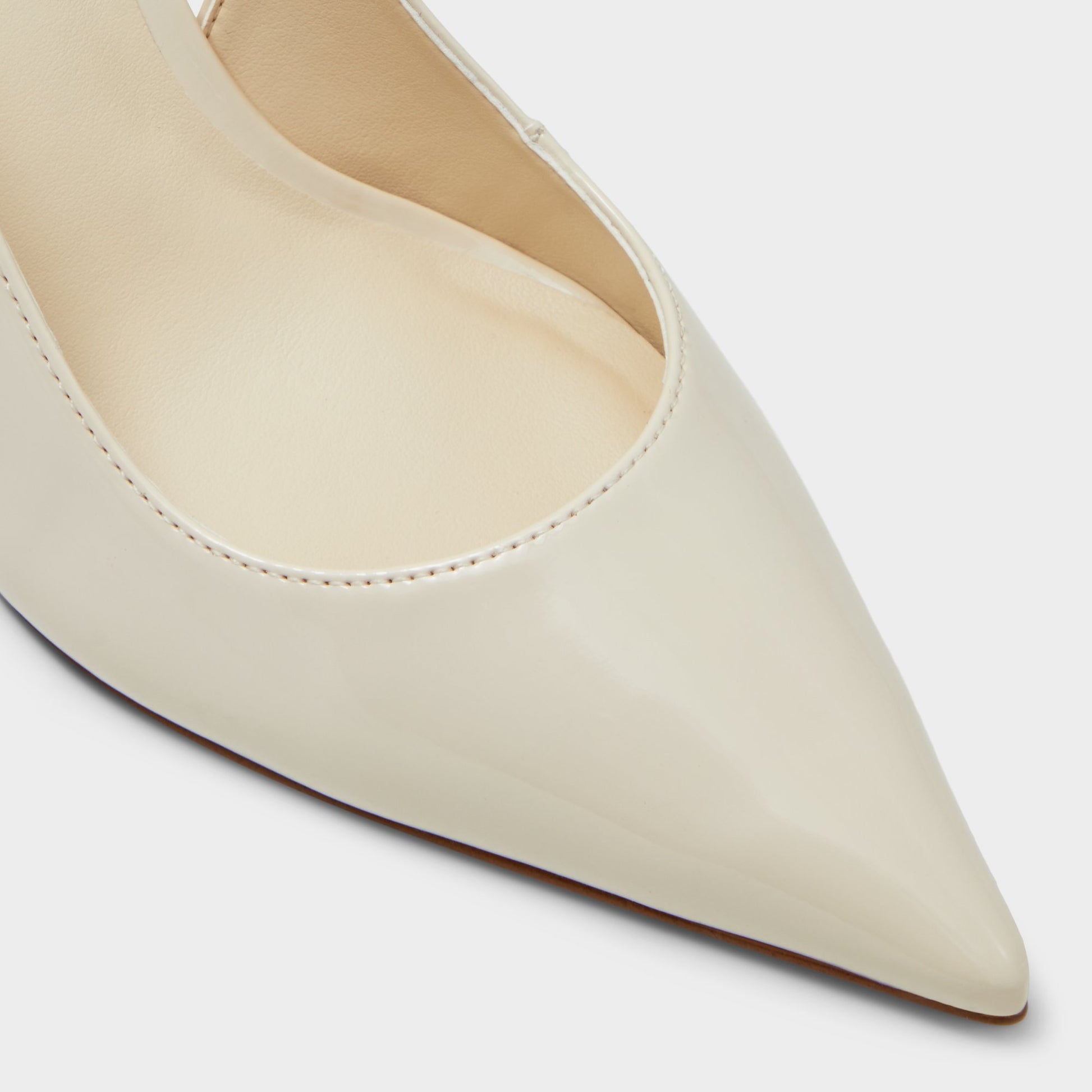 Close-up of the Light Beige Seralina Slingback heel