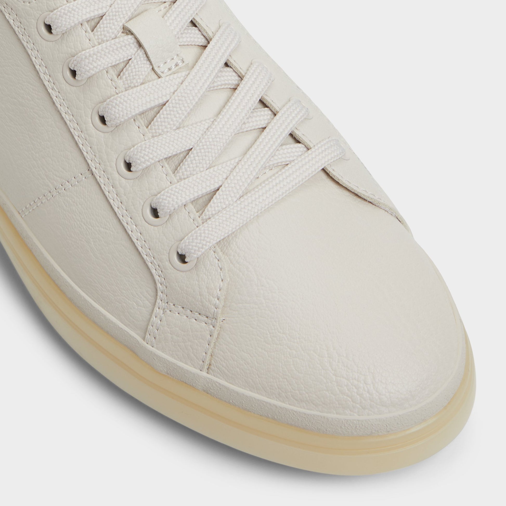 Close-up of the Grey Multi Finespec Low top sneaker