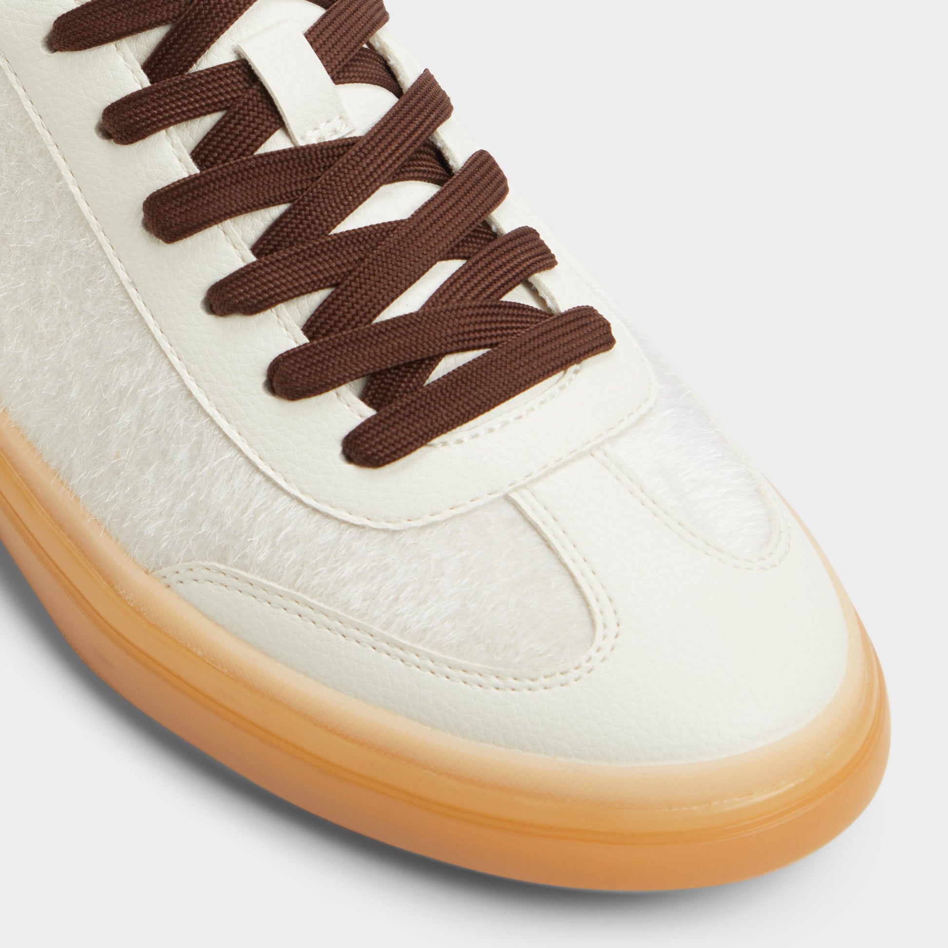 Close-up of the White Multi Lido Low top sneaker