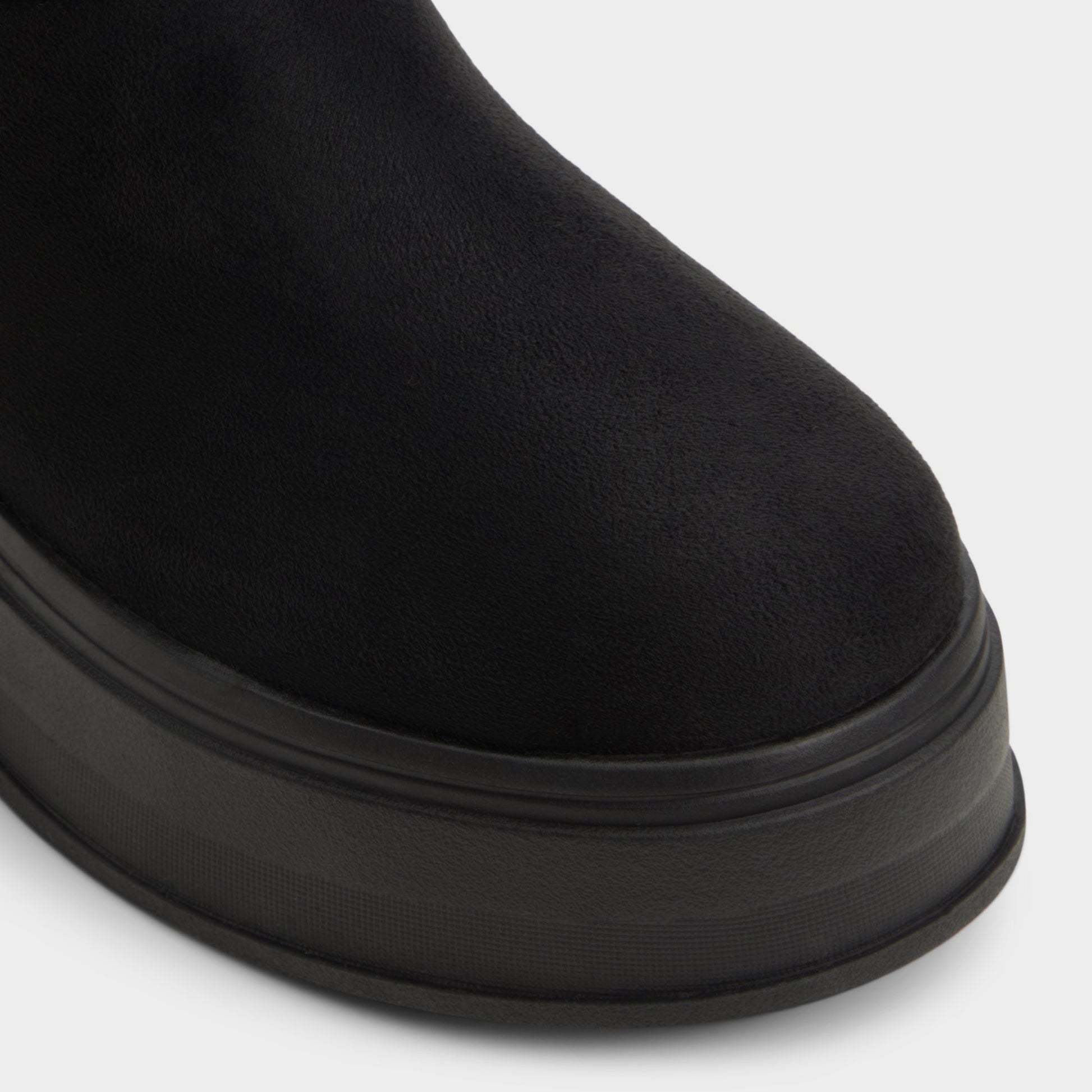 Gros plan de la Noir Plushy Bottillon