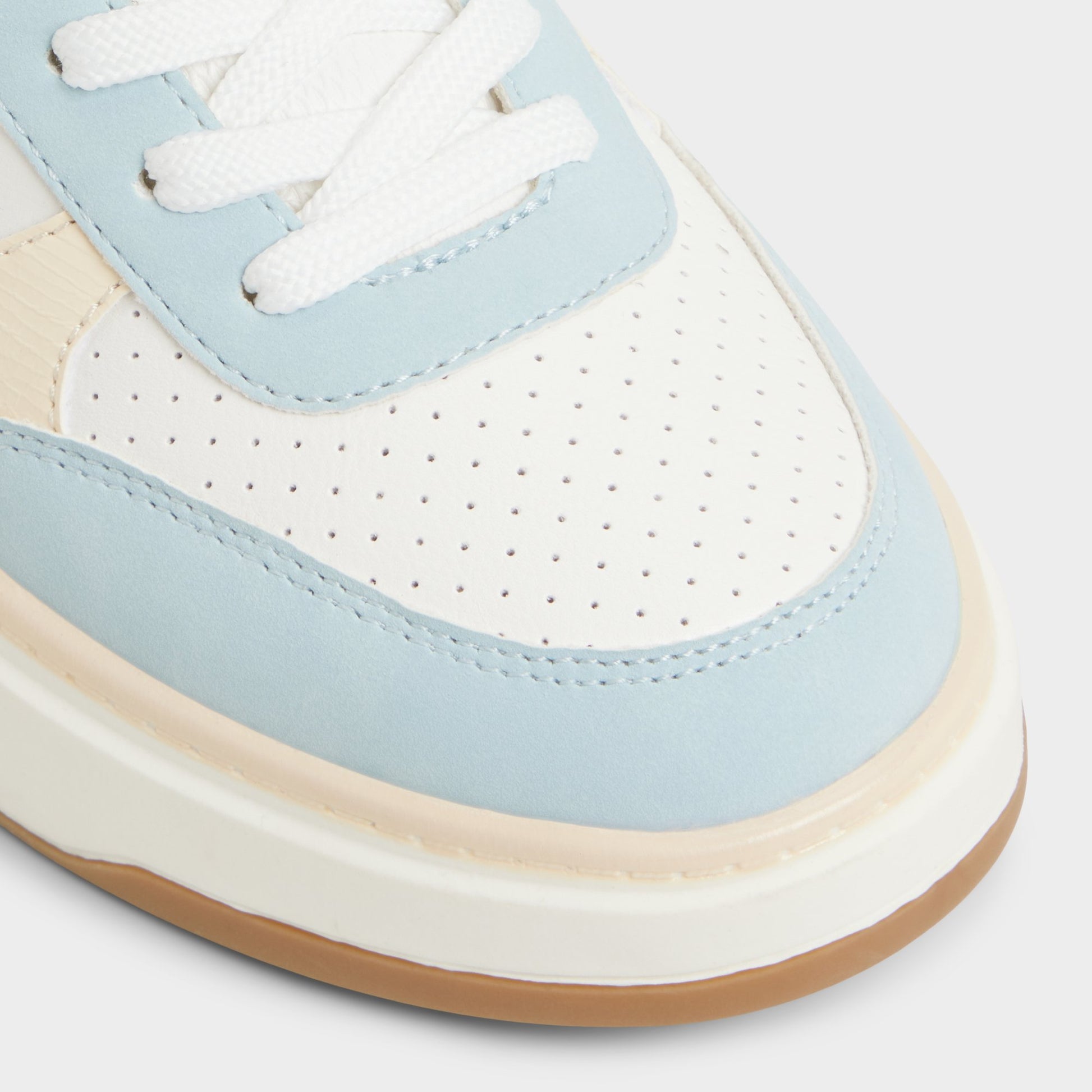 Close-up of the Light Blue Jaylla