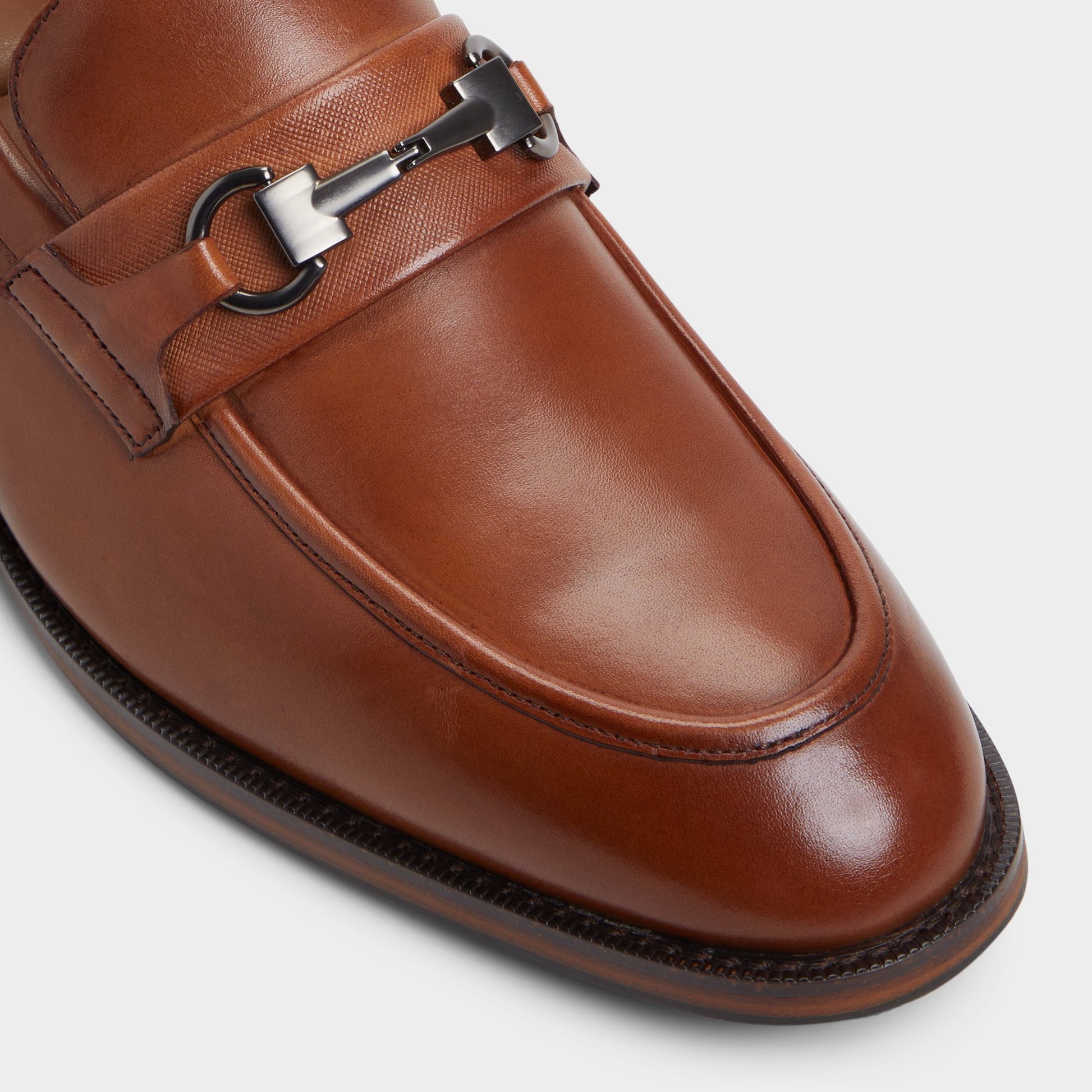 Close-up of the Cognac Bornes Loafer
