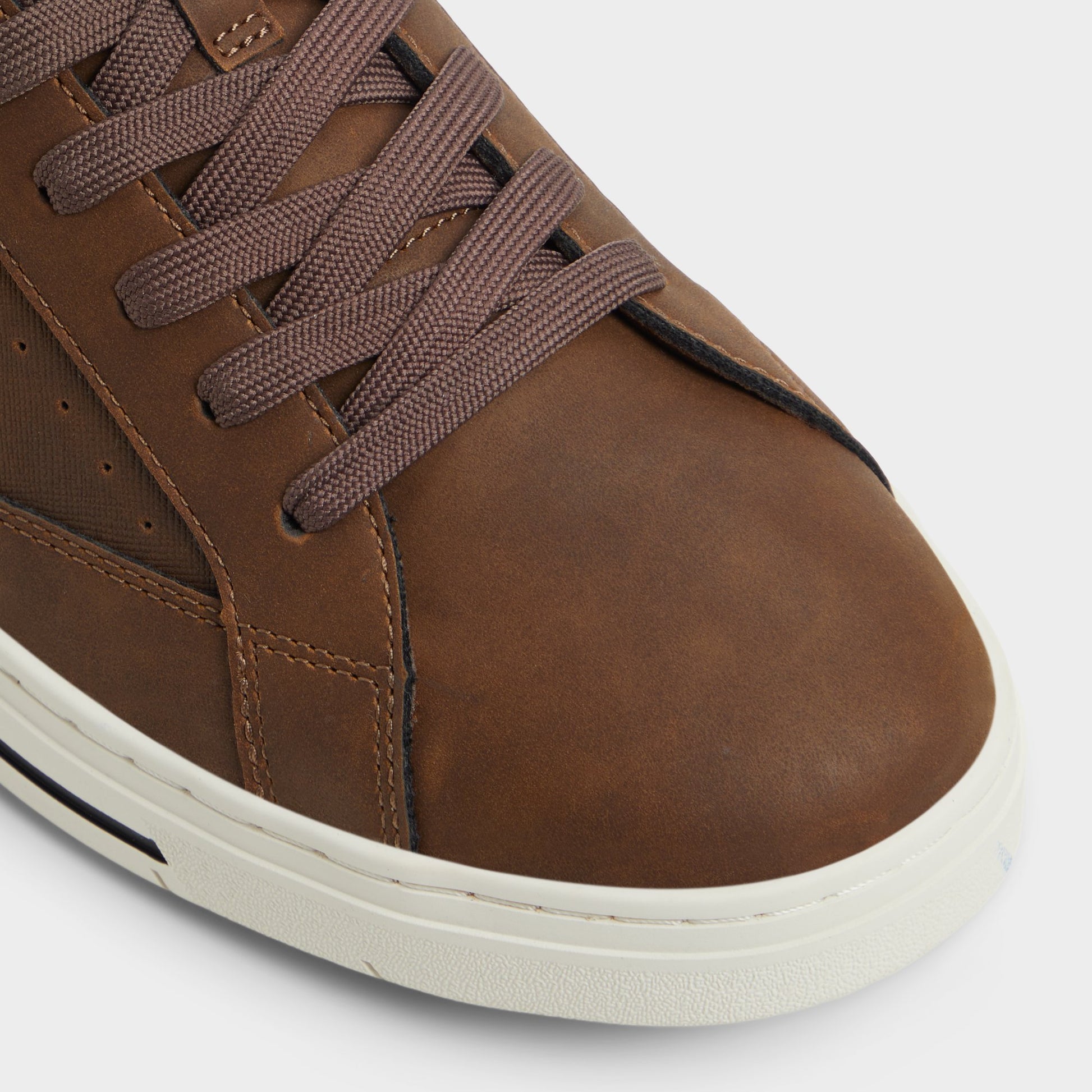 Close-up of the Brown Matchpoint Low top sneaker