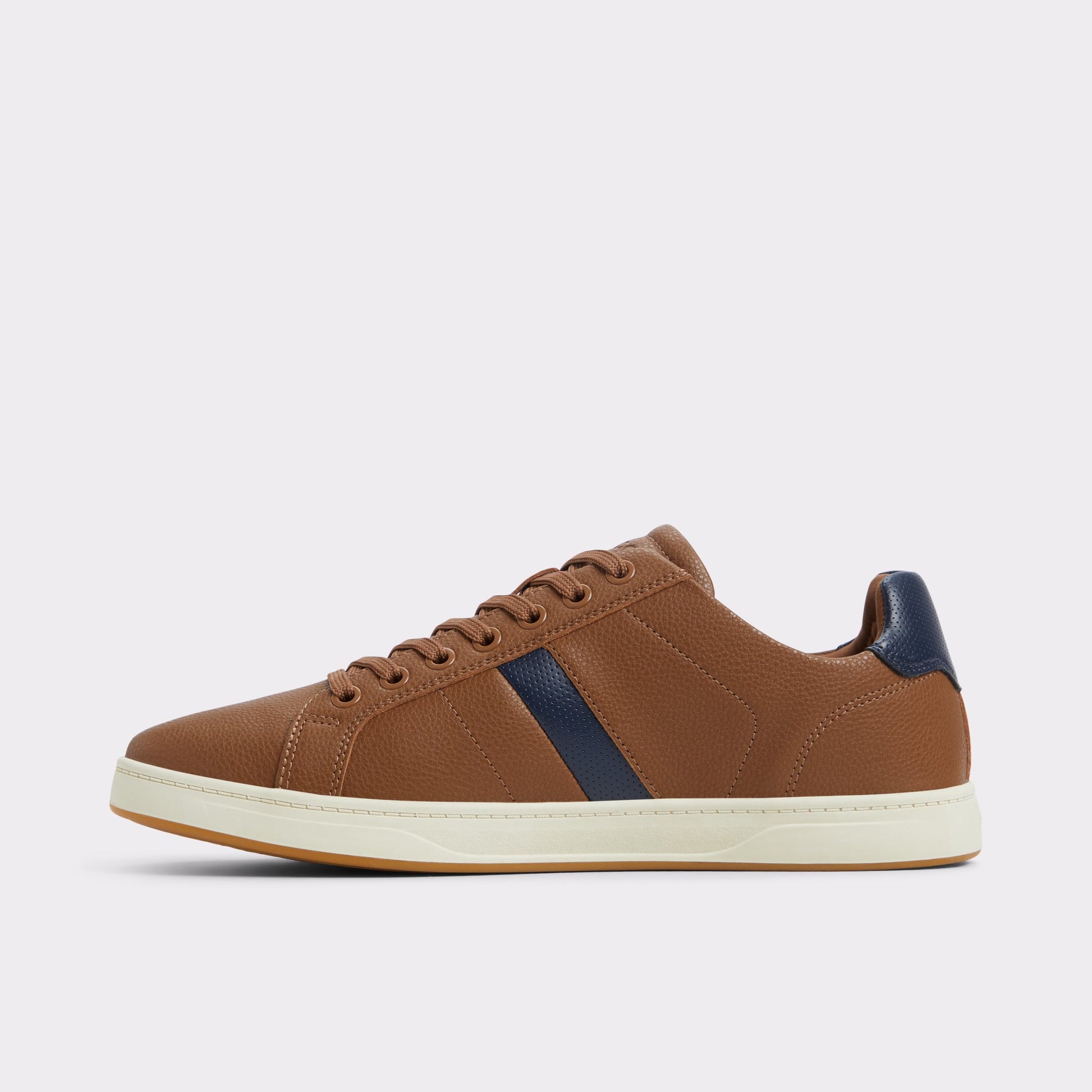 Side view of Cognac Coelin Low top sneaker
