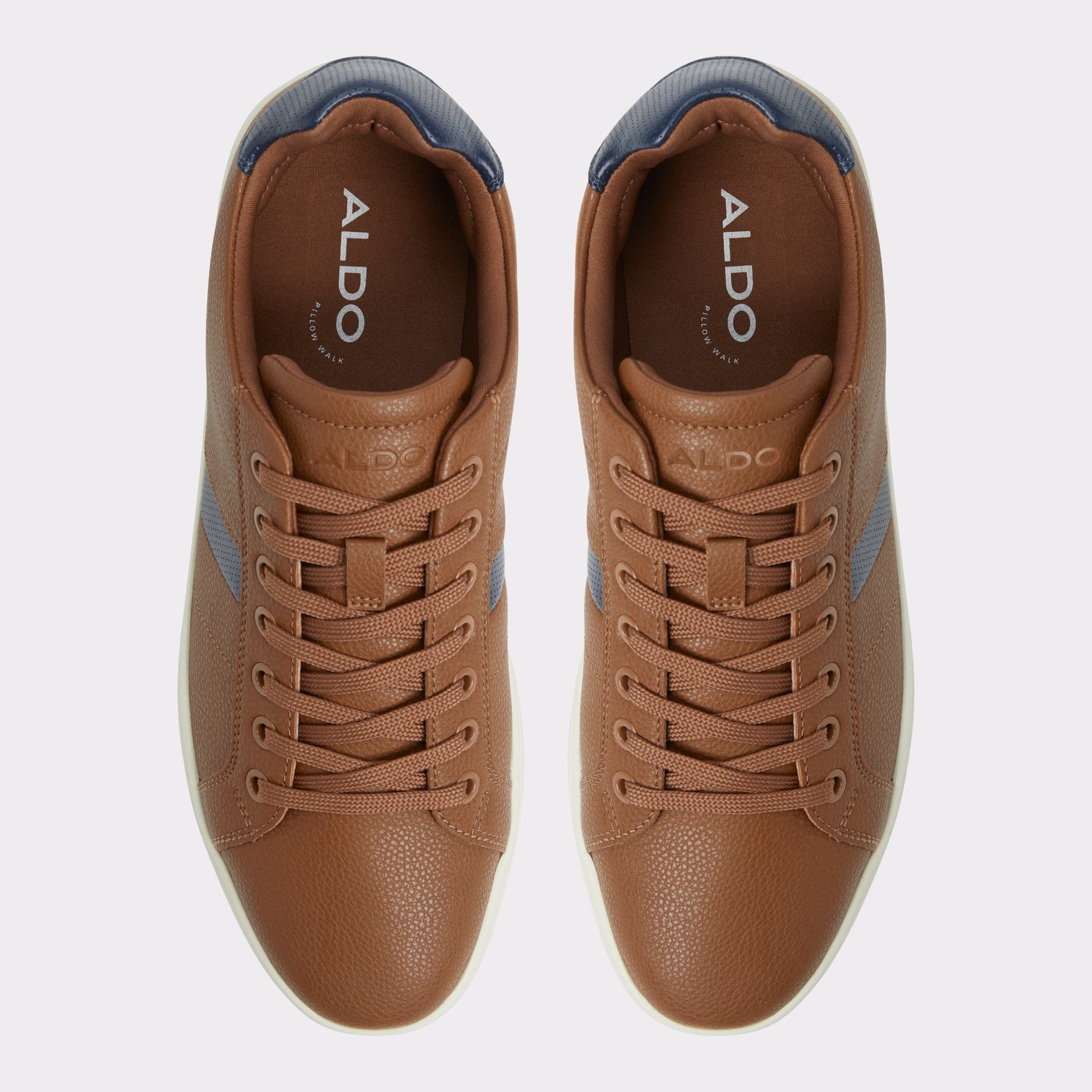 Top-down view of the Cognac Coelin Low top sneaker