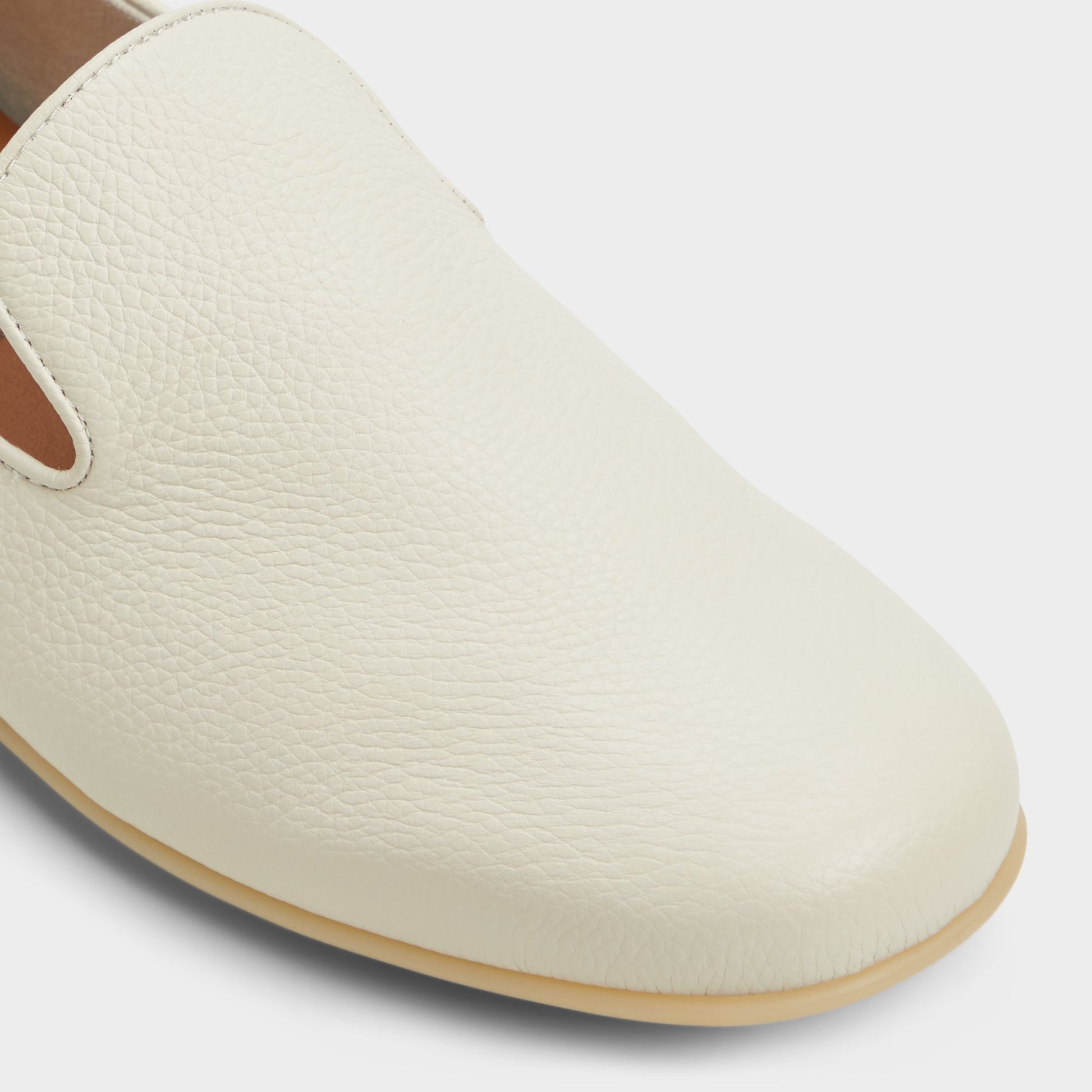 Close-up of the Ivory Resolute Driving shoe
