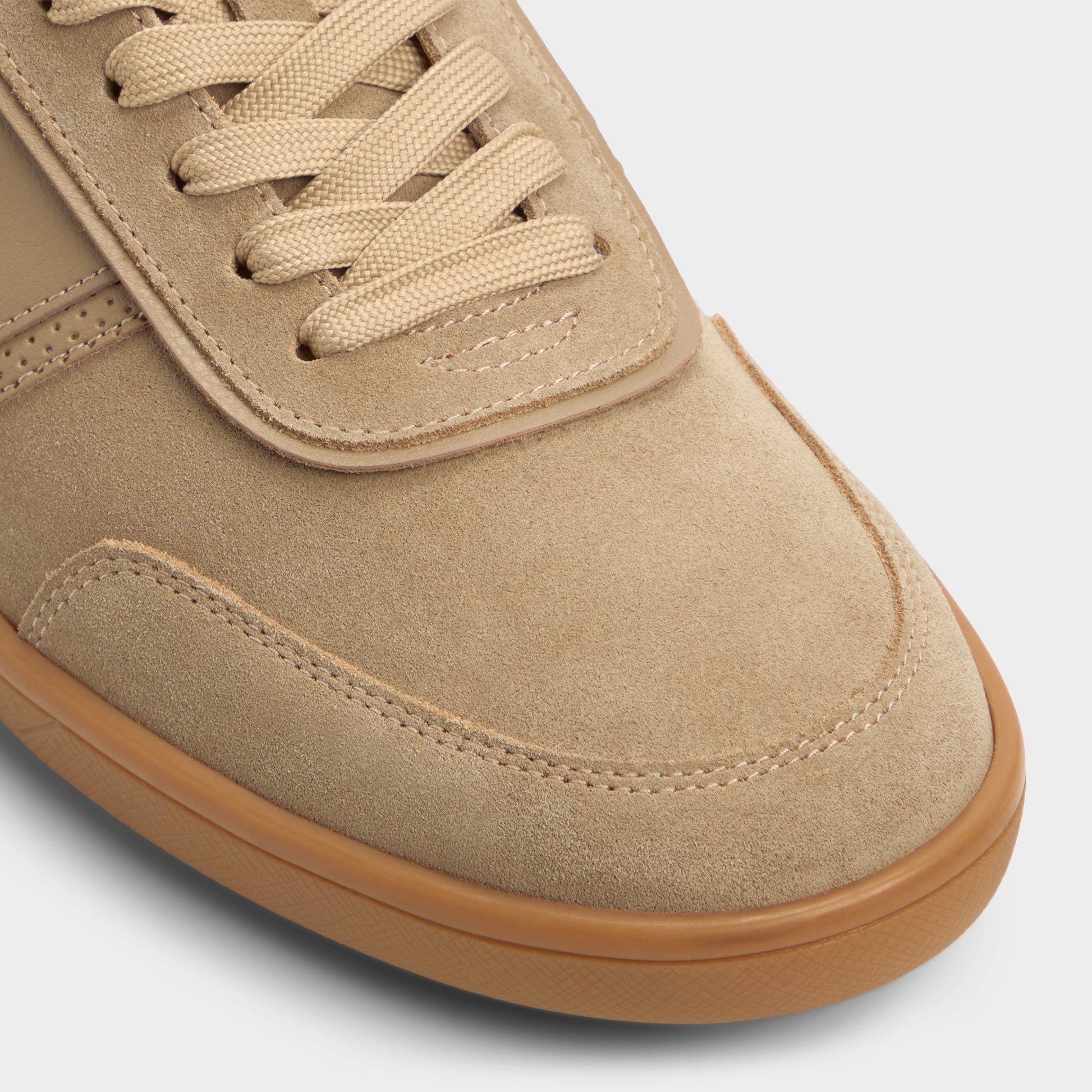 Close-up of the Taupe Uptown Low top sneaker
