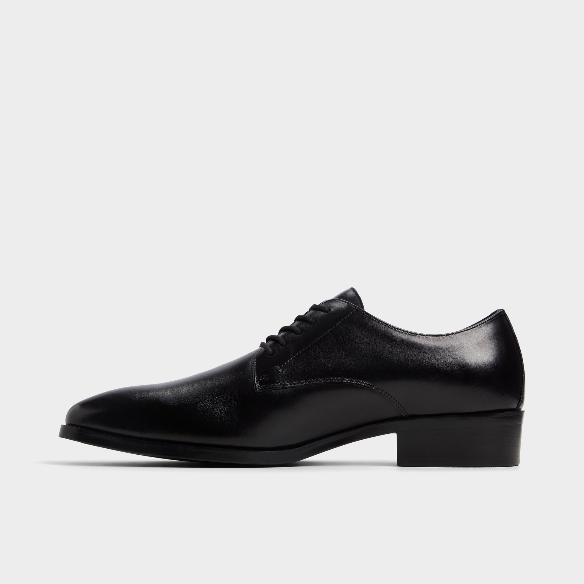 Side view of Black Lewistown Oxford shoe