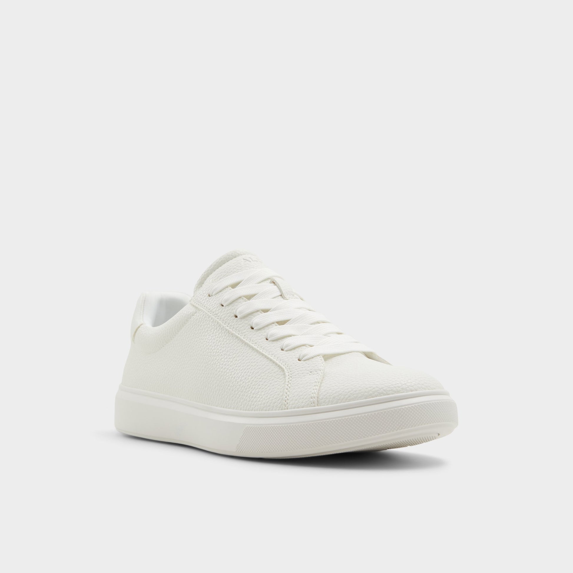 Three-quarter angle of White Clubmember Low top sneaker's front side