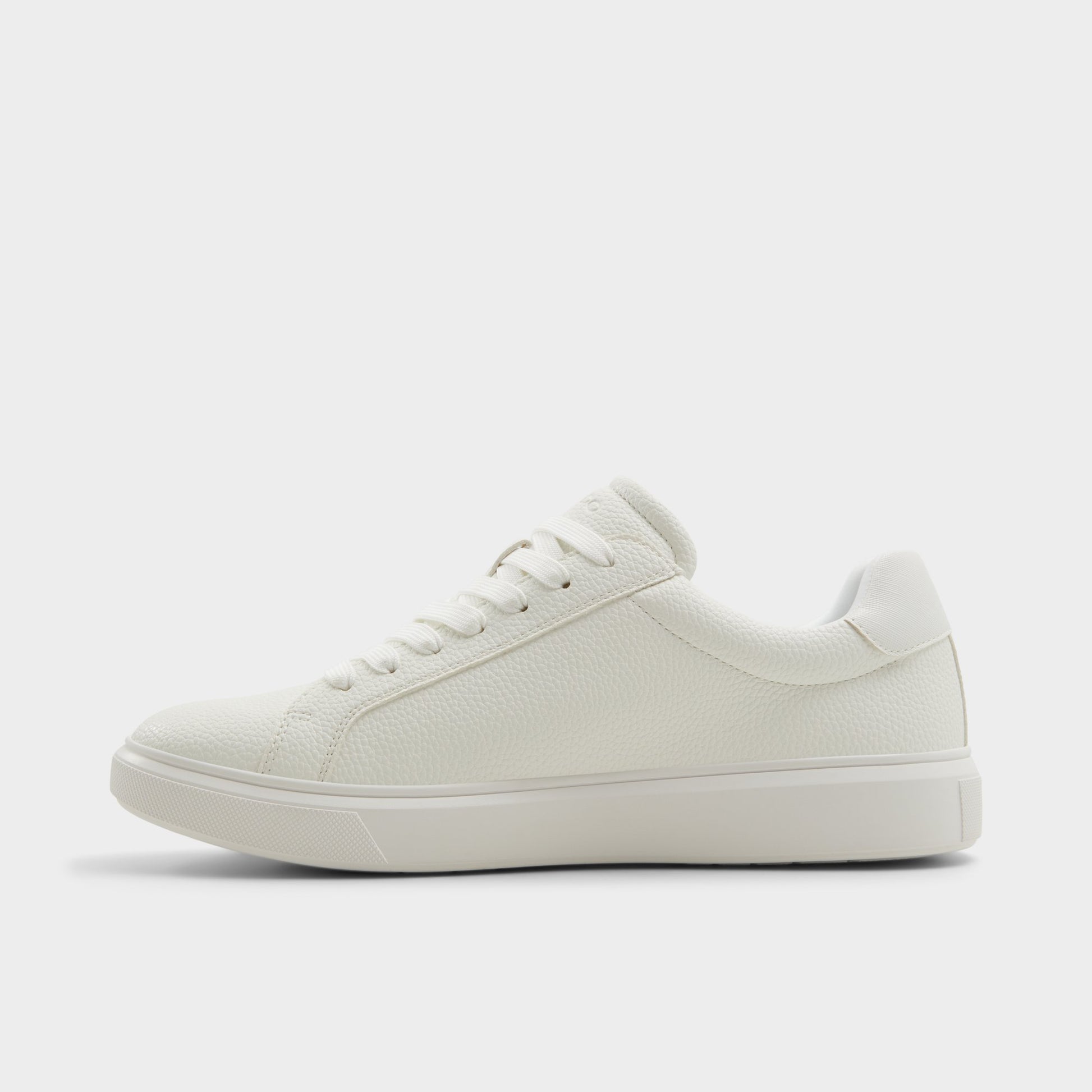 Vue latérale de Blanc Clubmember Sneaker bas