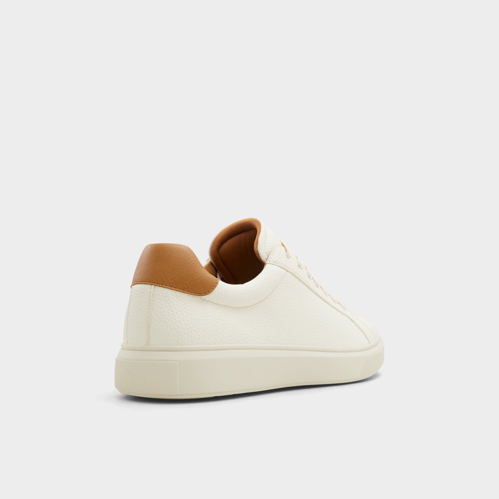 Three-quarter angle of Natural Clubmember Low top sneaker's back side