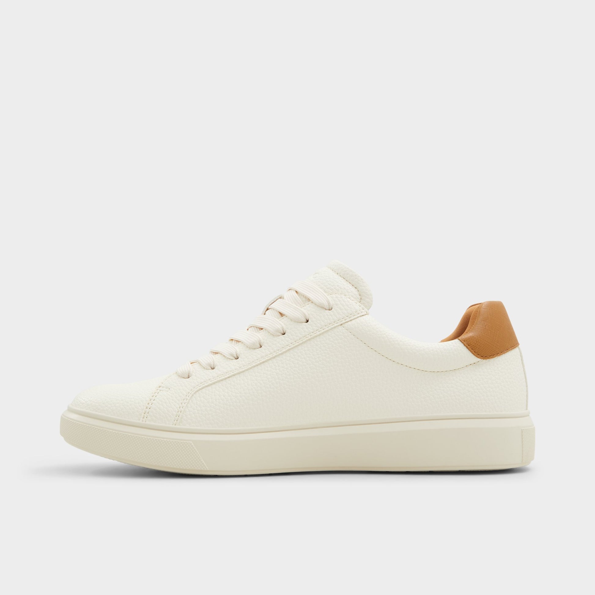 Side view of Natural Clubmember Low top sneaker