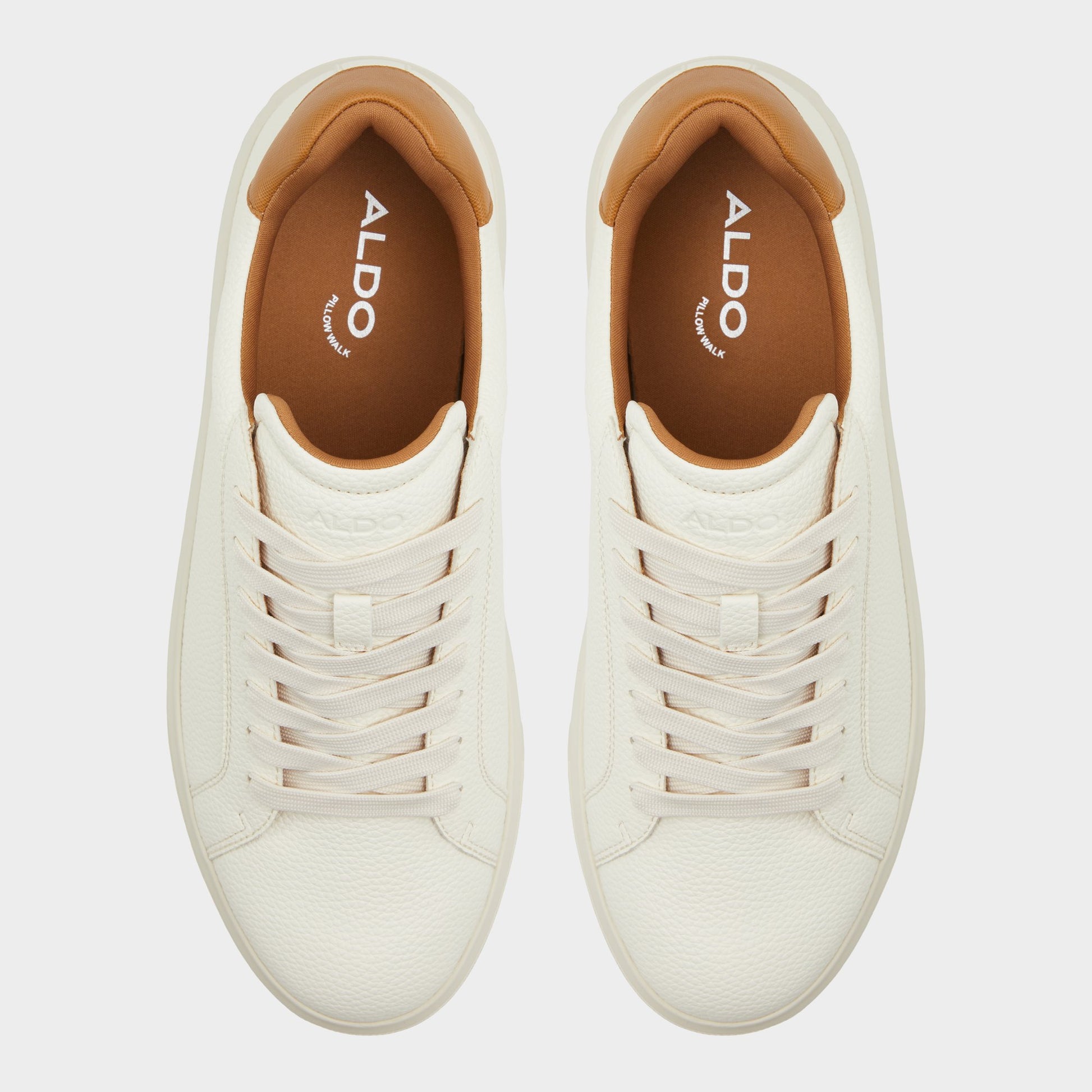 Top-down view of the Natural Clubmember Low top sneaker