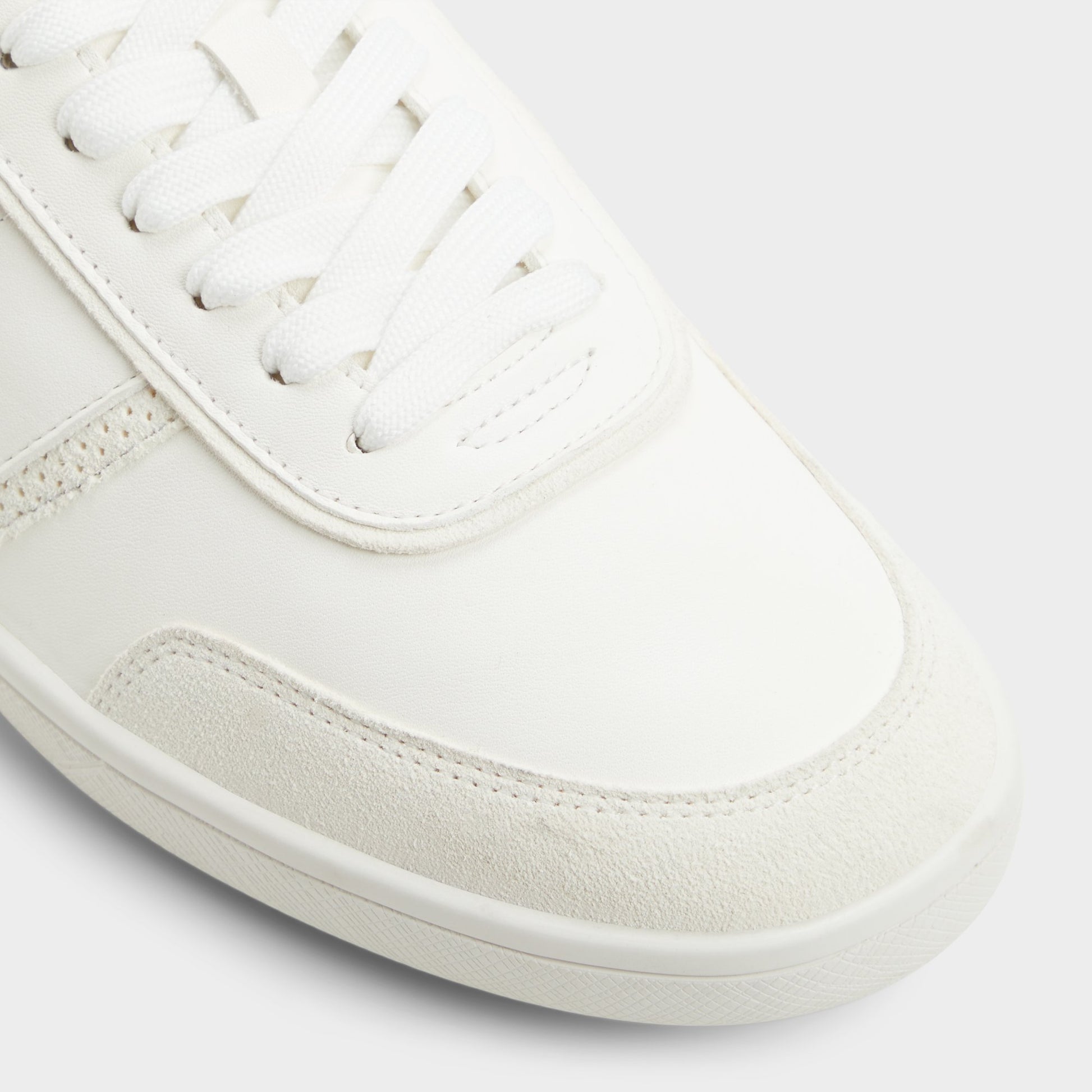 Close-up of the Open White Uptown Low top sneaker