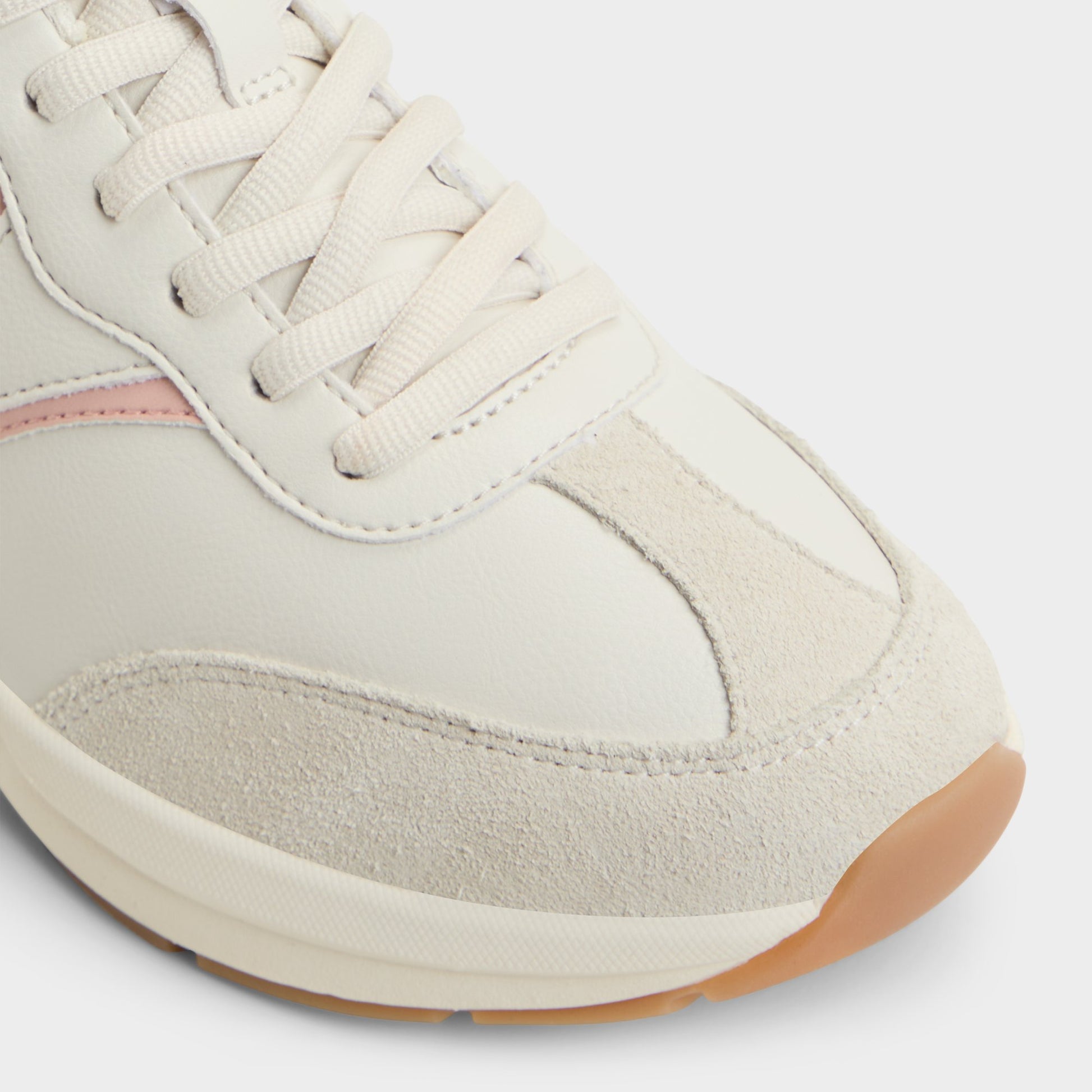 Close-up of the Open Beige Clubchic Jogger sneaker