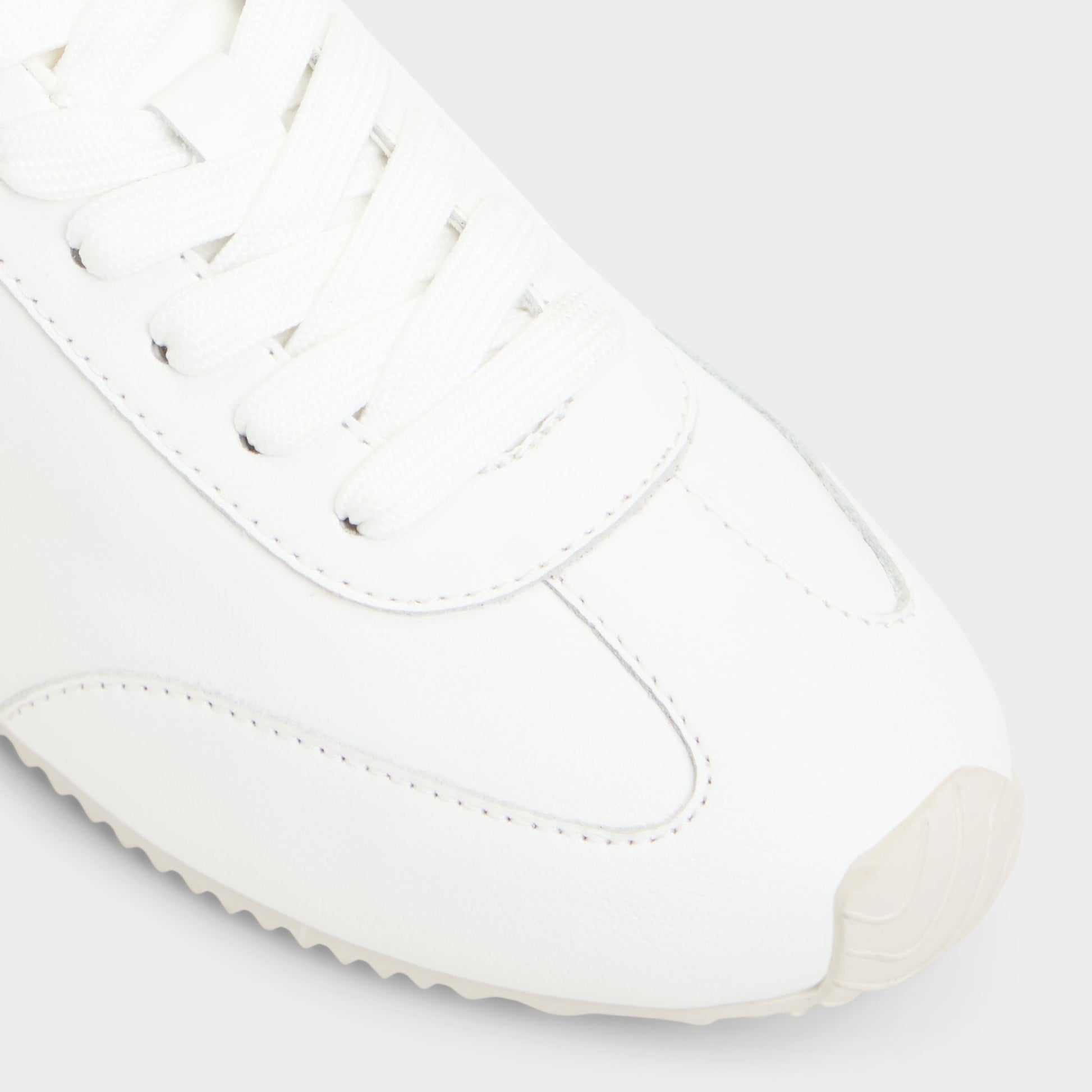 Close-up of the White Carefree Jogger sneaker