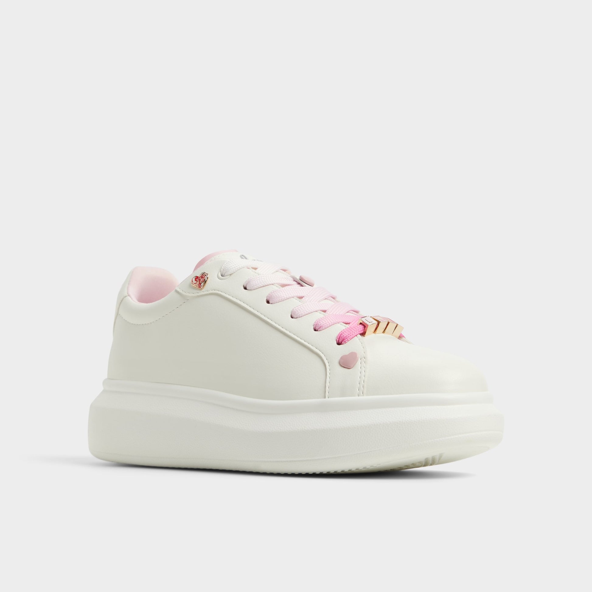 Three-quarter angle of White Combo Claudie Low top sneaker's front side