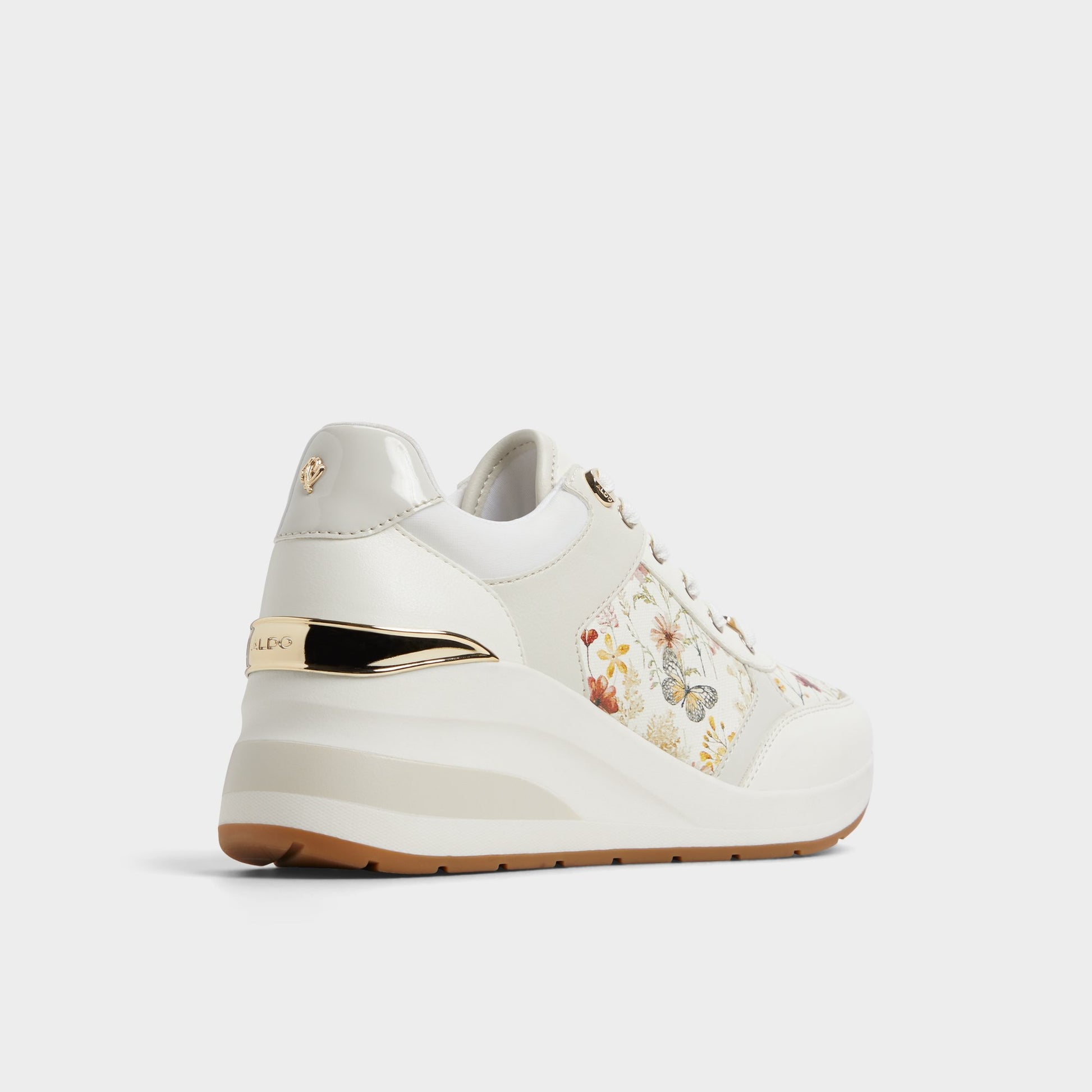 Three-quarter angle of Multi Iconistep Jogger sneaker's back side