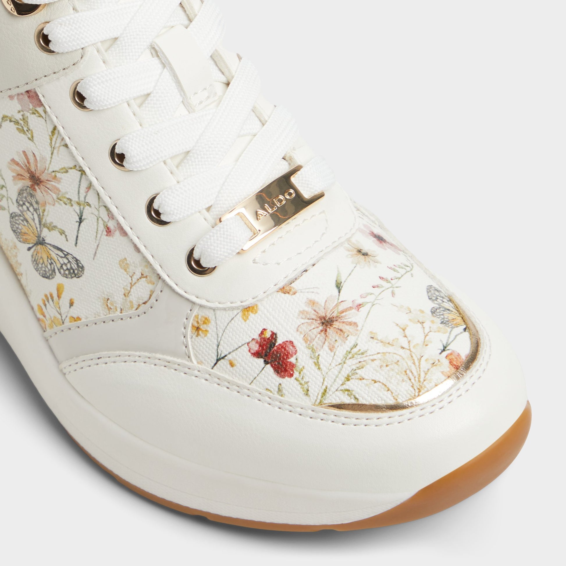 Close-up of the Multi Iconistep Jogger sneaker