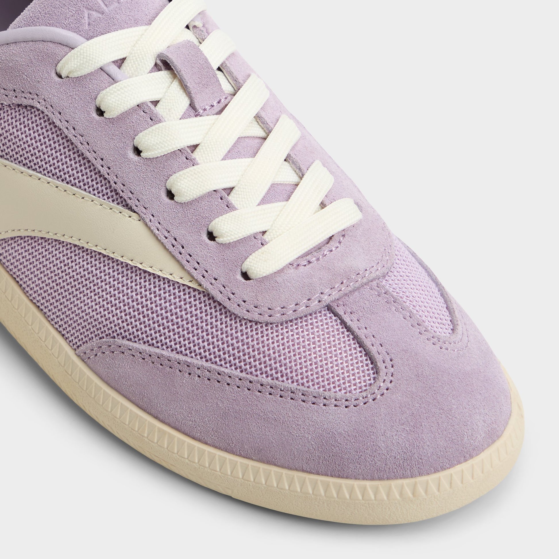 Close-up of the Light Purple Clubstyle Jogger sneaker