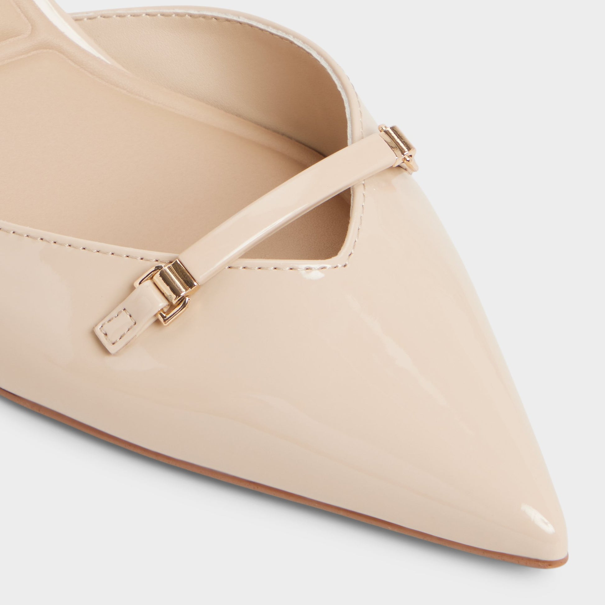 Close-up of the Medium beige Nailah Slingback heel