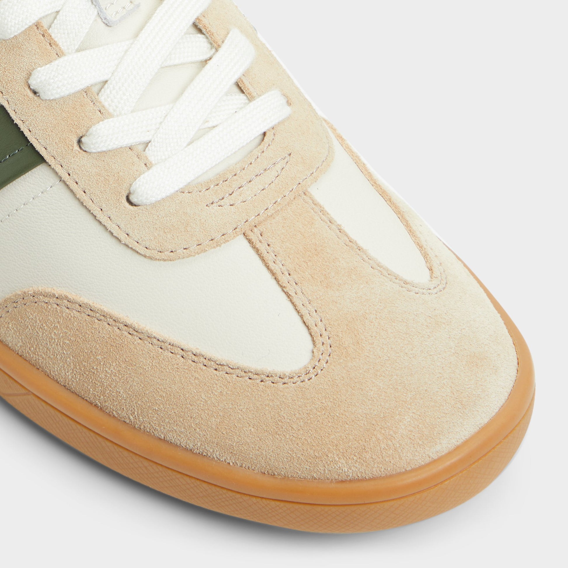 Close-up of the Ivory Langston Low top sneaker