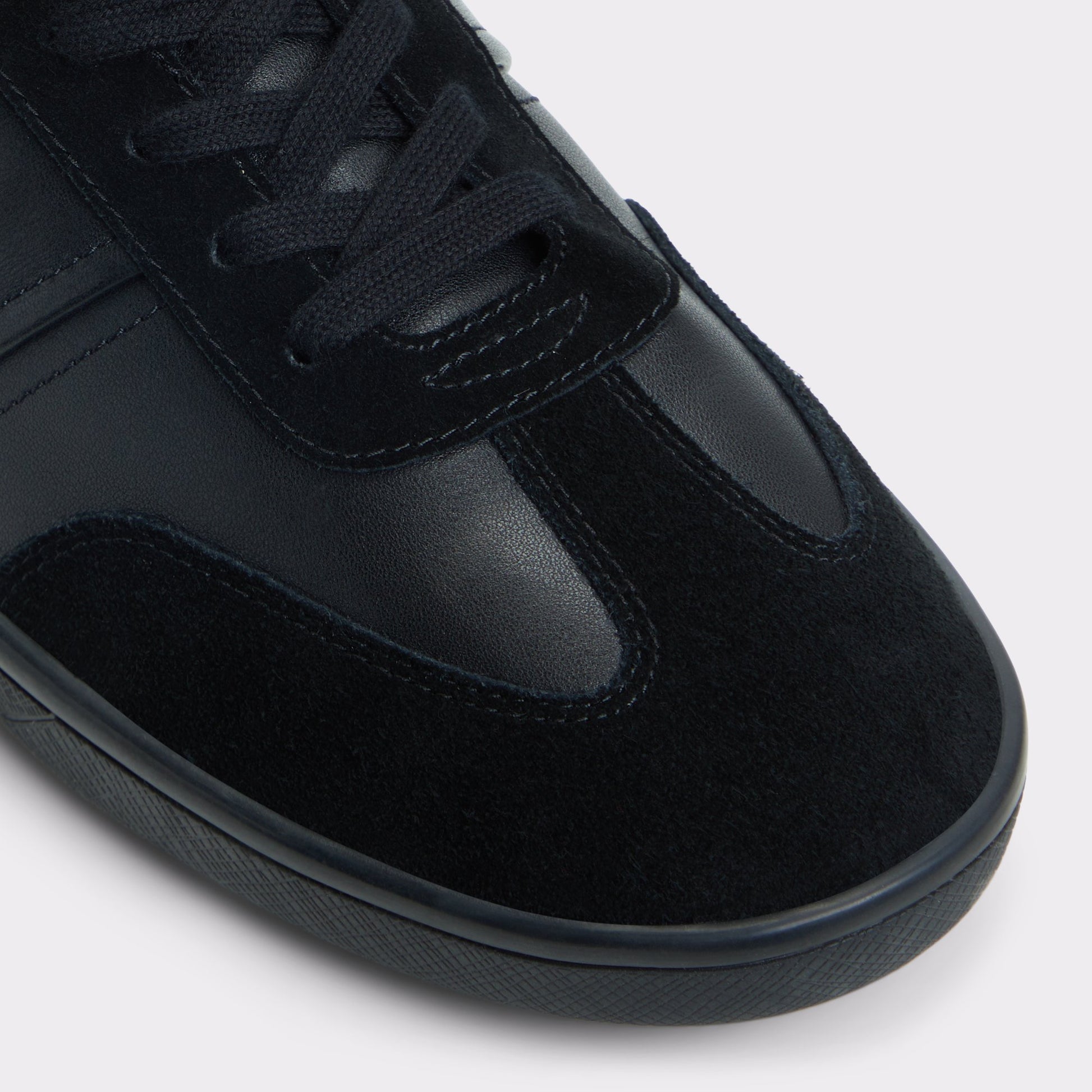 Close-up of the Black Langston Low top sneaker