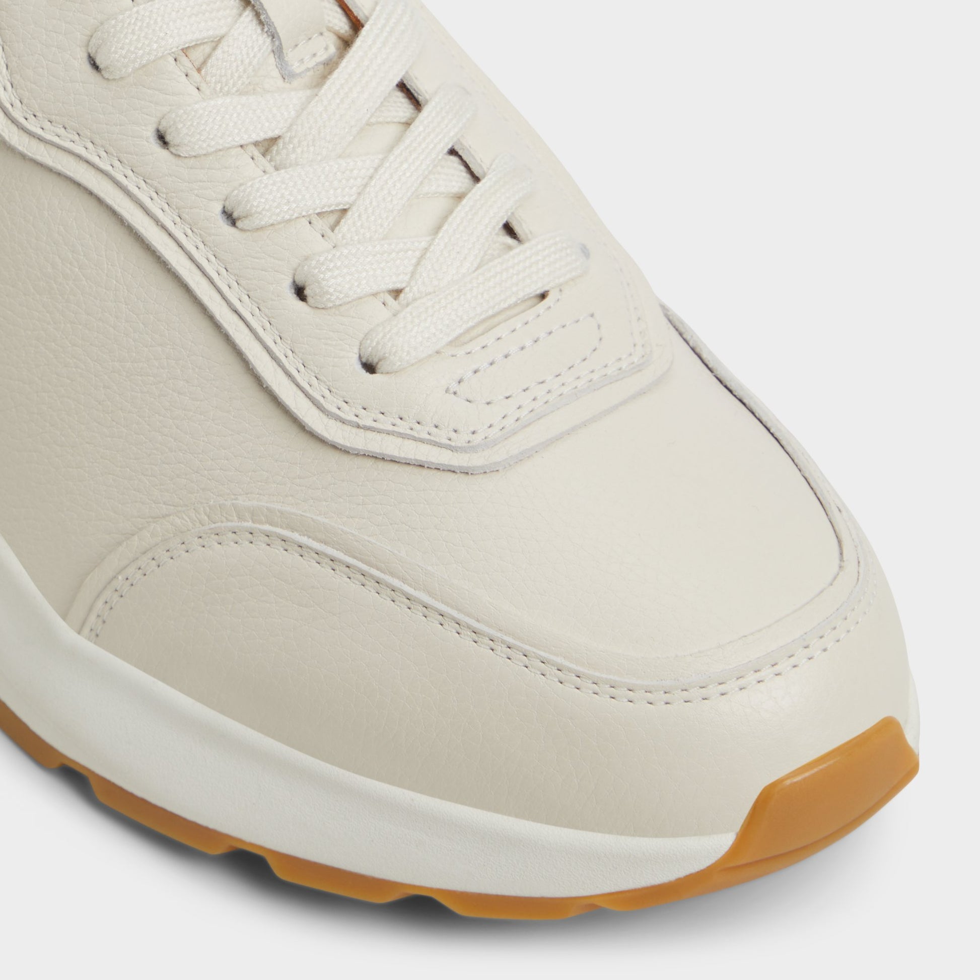 Close-up of the Ivory Alessio Jogger sneaker