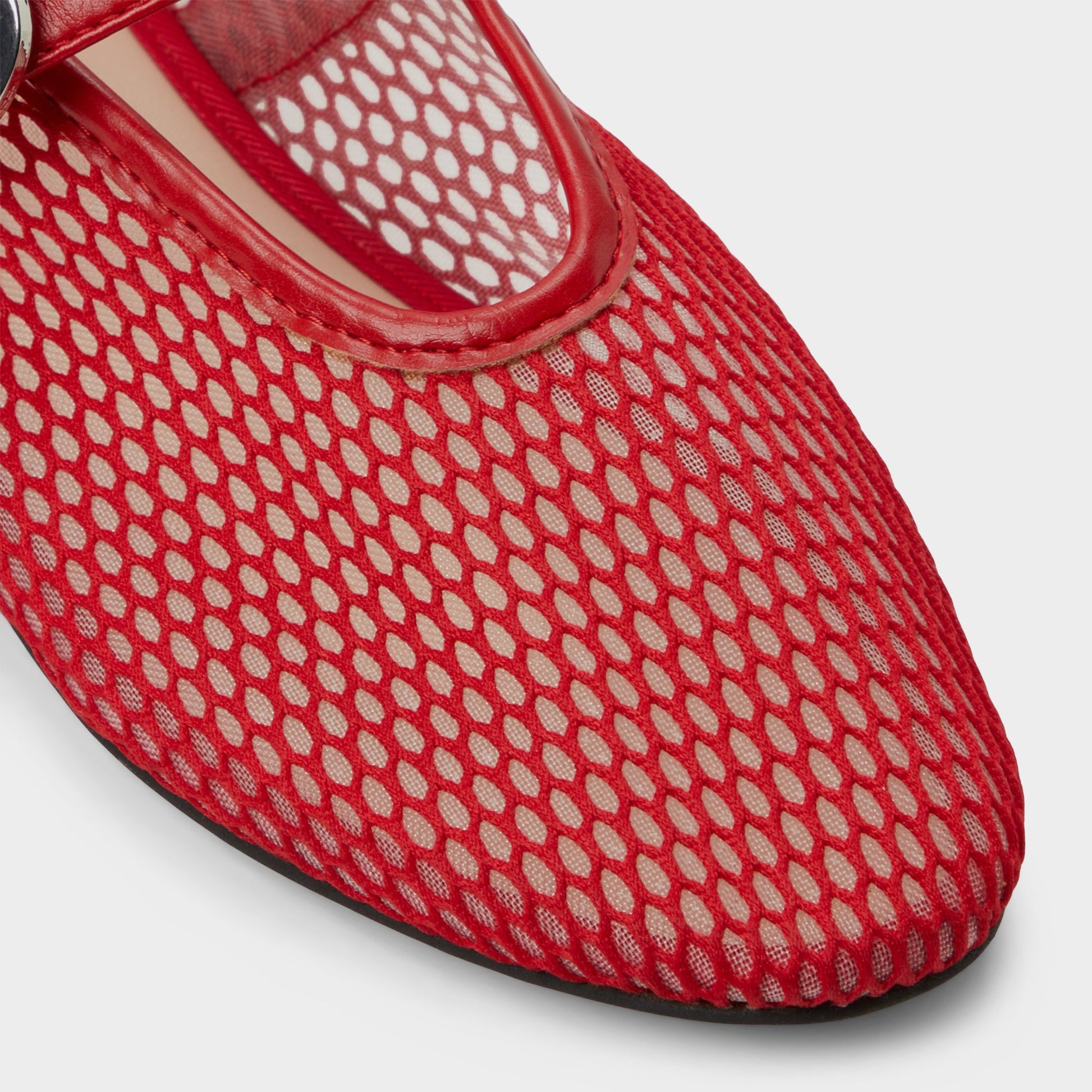 Gros plan de la Rouge Quincey Ballerine