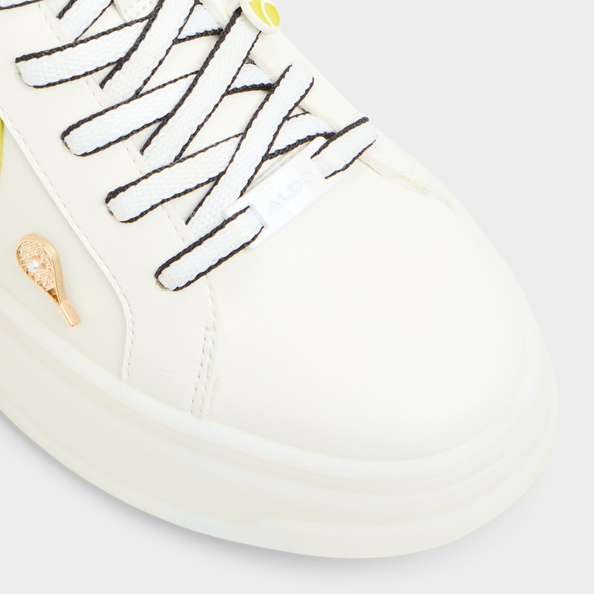Close-up of the White Combo Clubchamp Low top sneaker