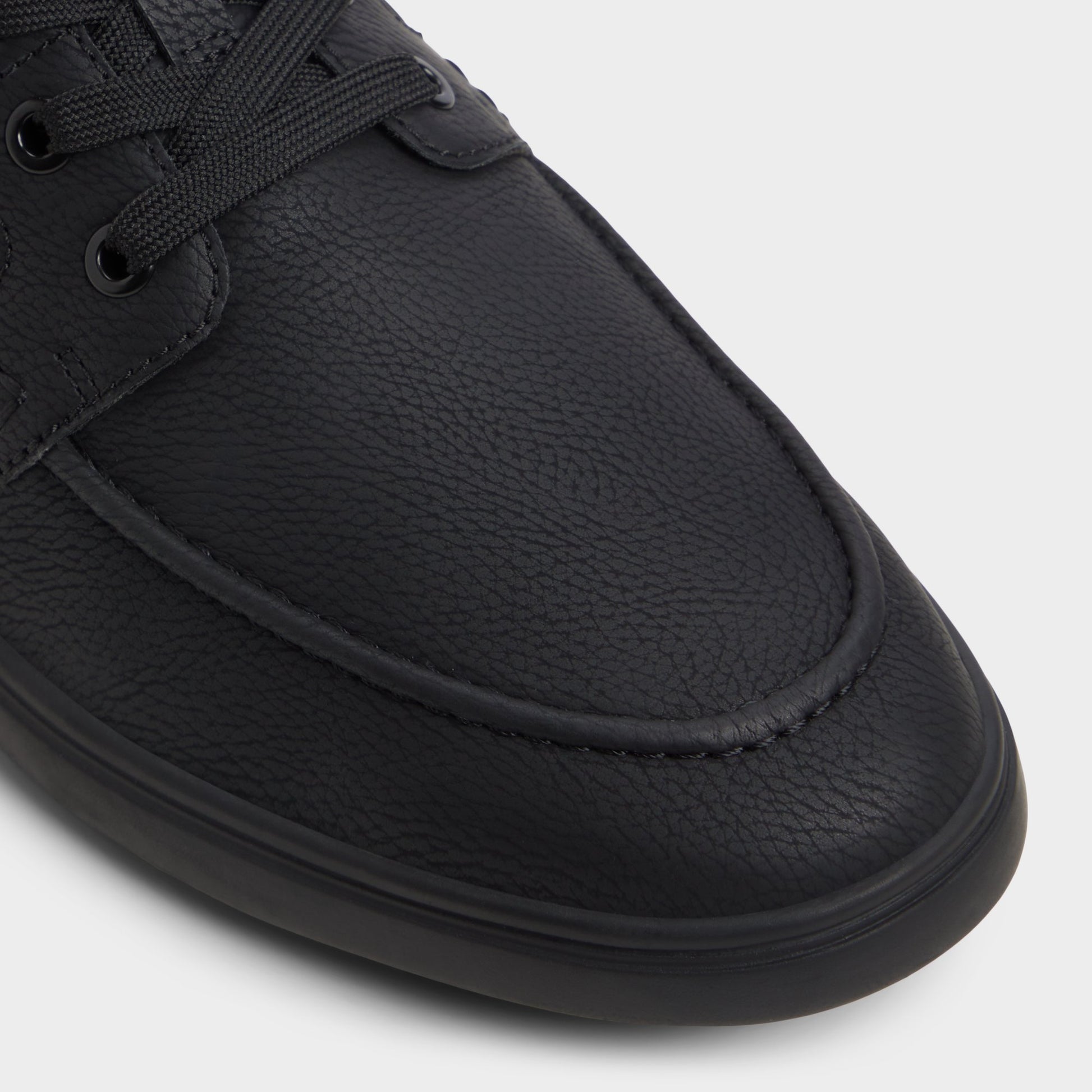 Close-up of the Black/Black Tazz Low top sneaker