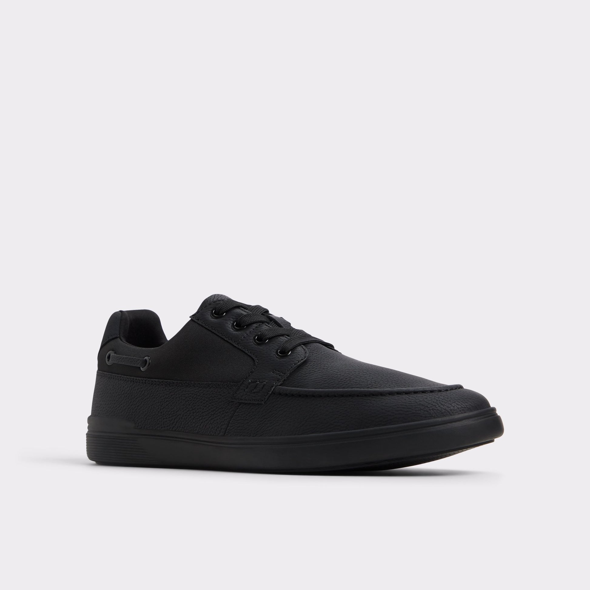 Angle de trois quarts de la face avant de Noir/Noir Tazz Sneaker bas