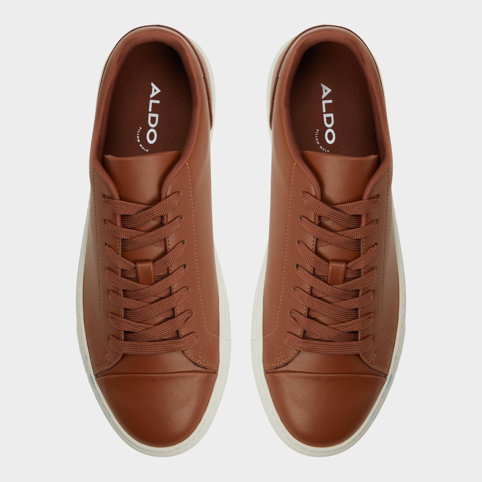 Top-down view of the Cognac Belford Low top sneaker