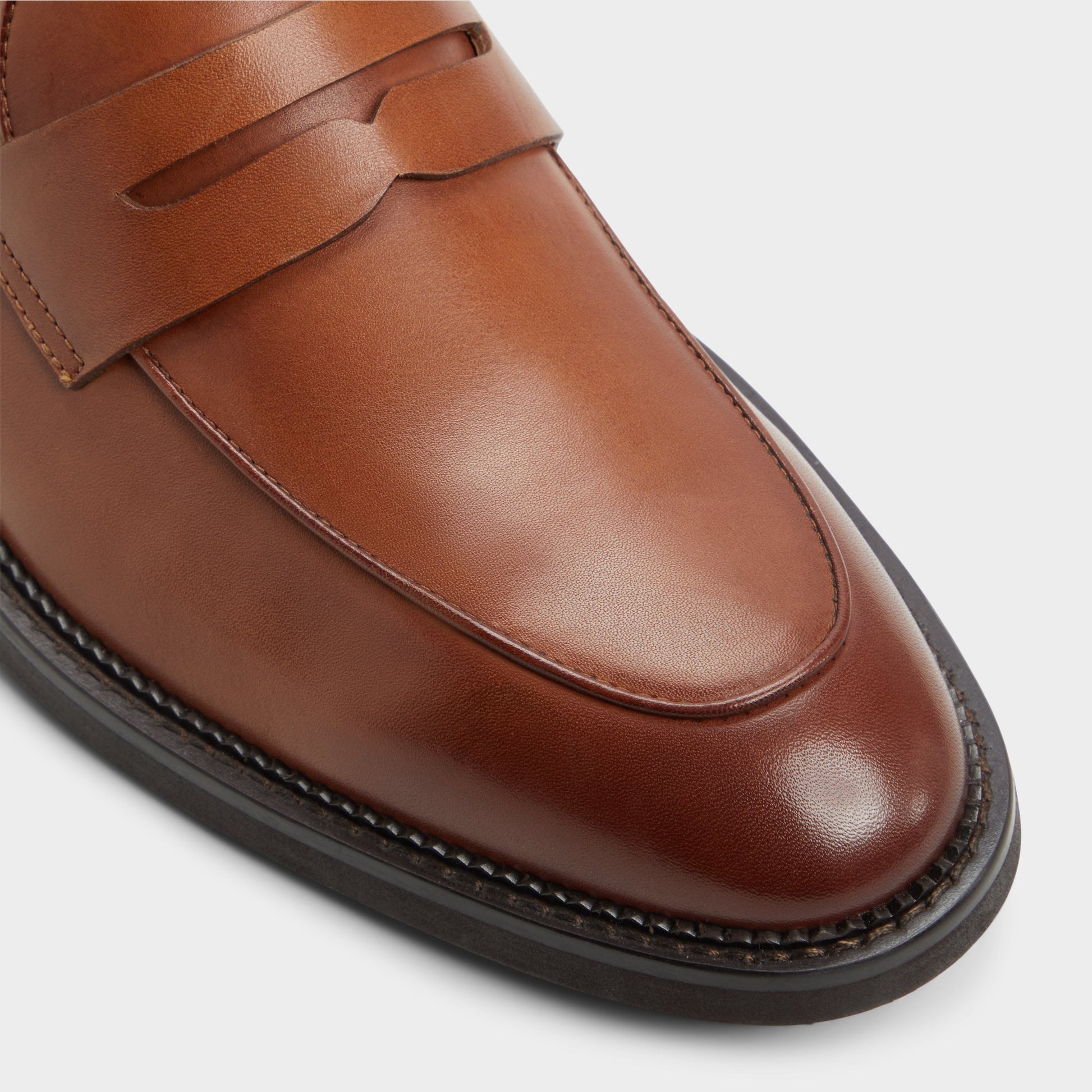 Close-up of the Cognac Salinero Loafer