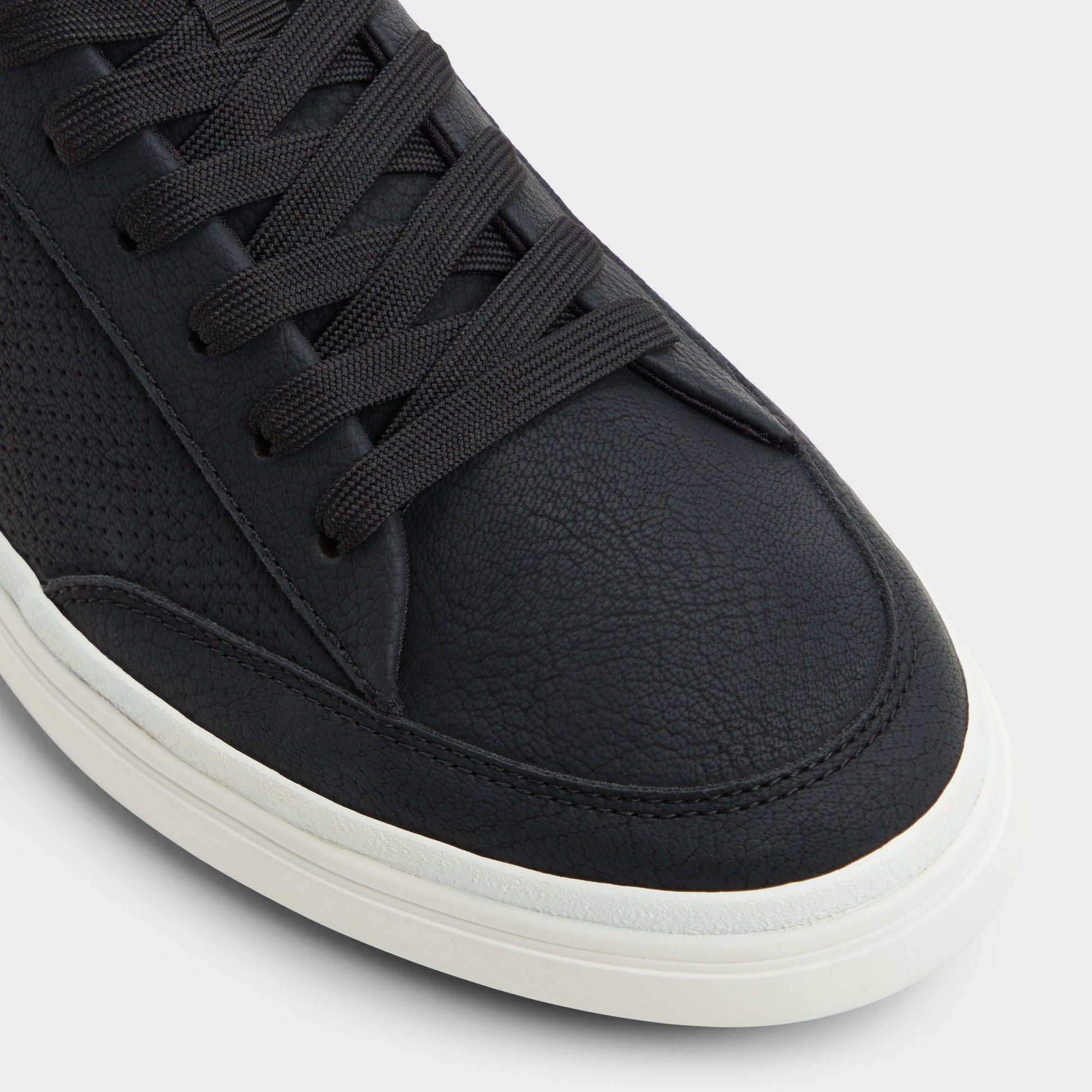 Close-up of the Black Stepup Low top sneaker
