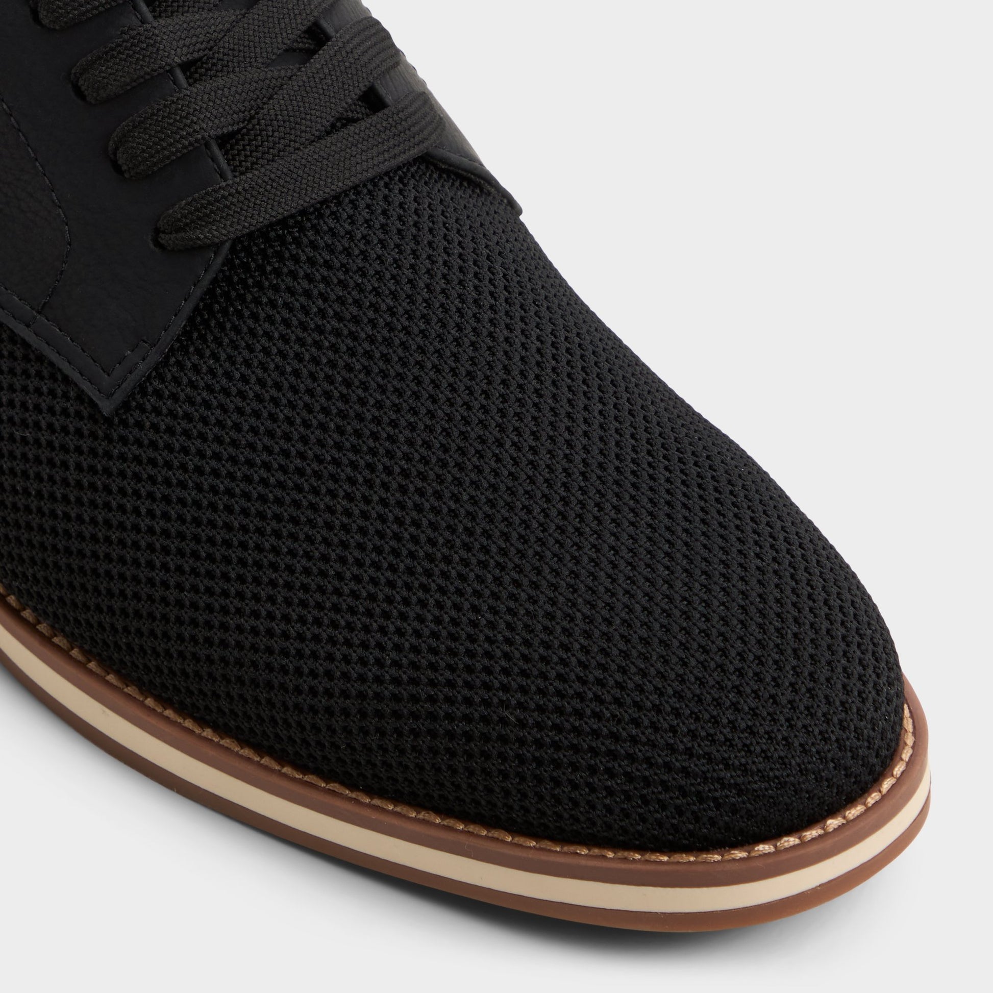 Gros plan de la Autre Noir Corby Chaussure oxford