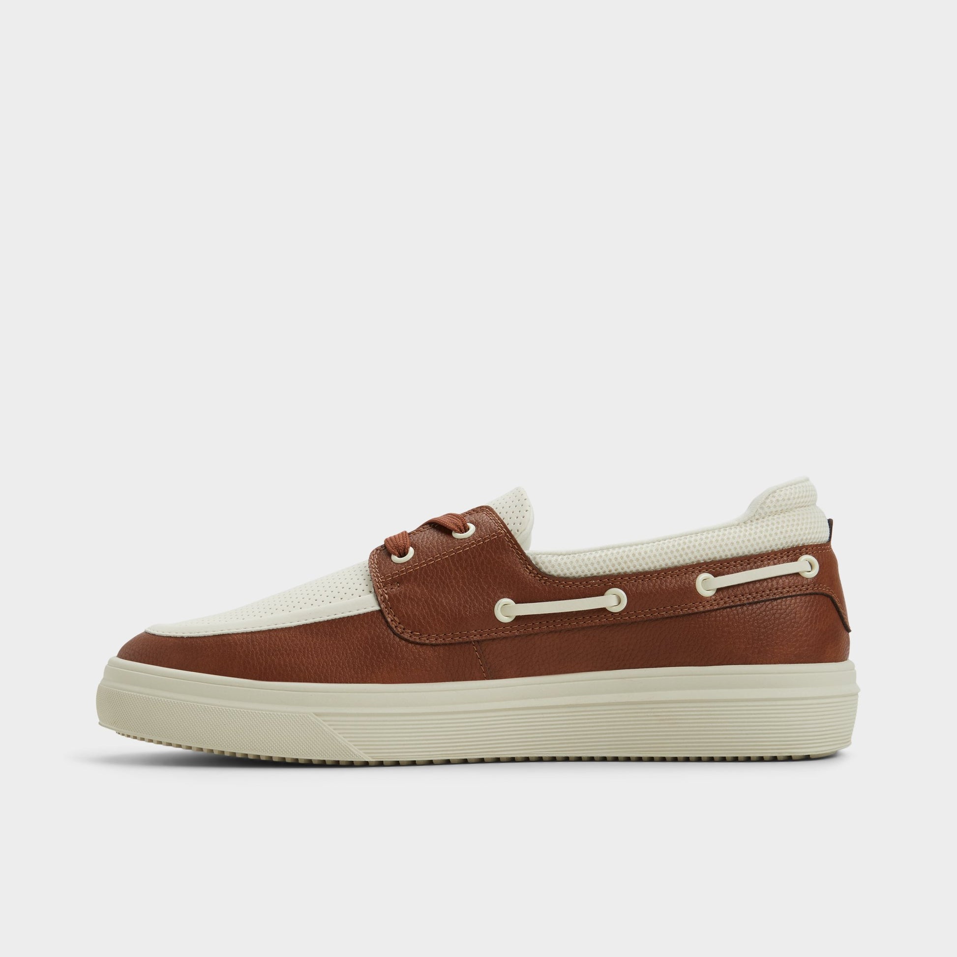 Side view of Cognac Wildwave Boat shoe