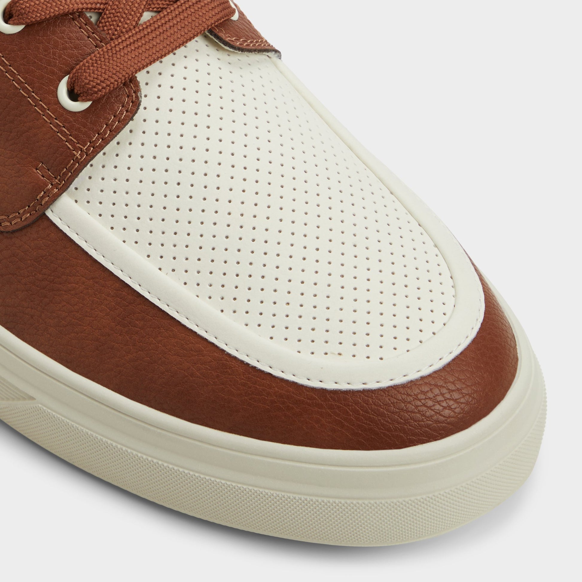 Close-up of the Cognac Wildwave Boat shoe