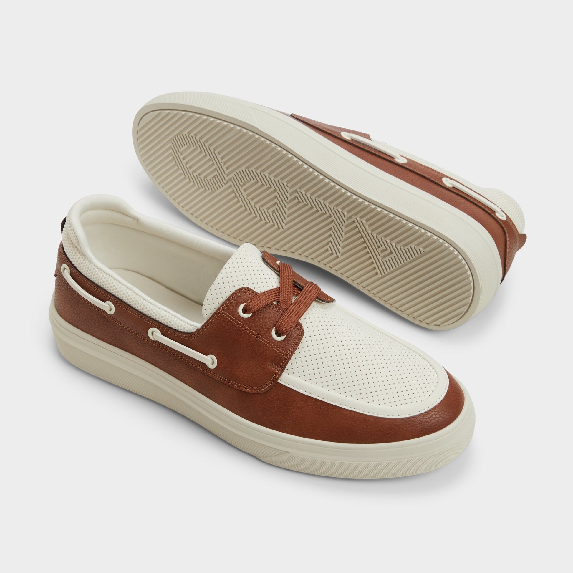 Highlighted view of a pair of Cognac Wildwave Boat shoes