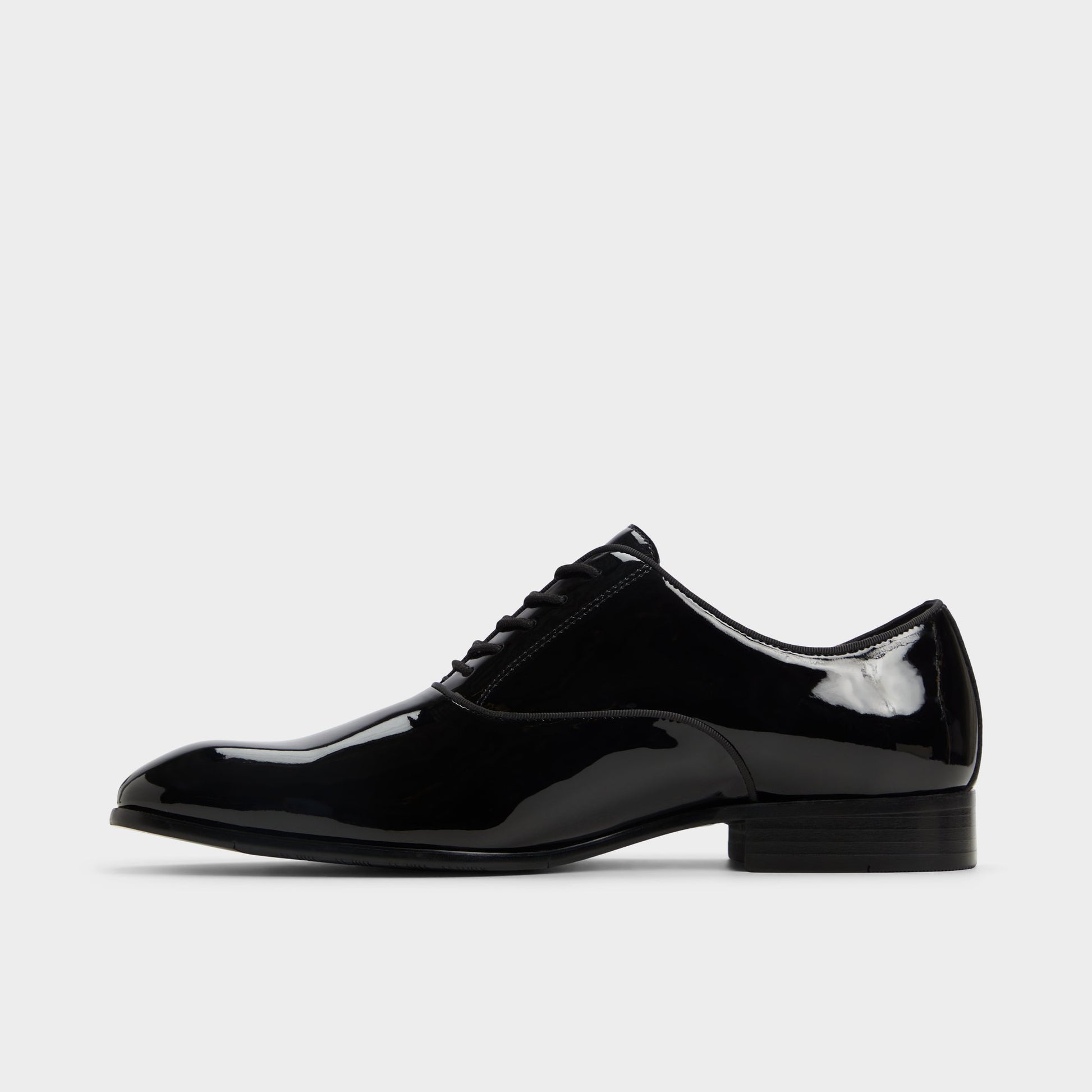 Side view of Black Rigo Oxford shoe