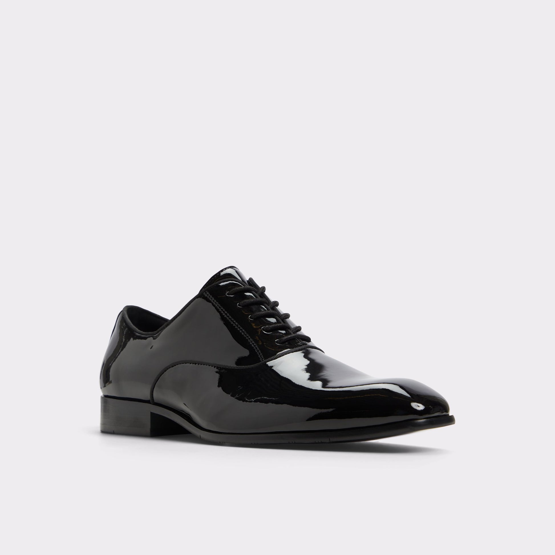 Three-quarter angle of Black Rigo Oxford shoe's front side