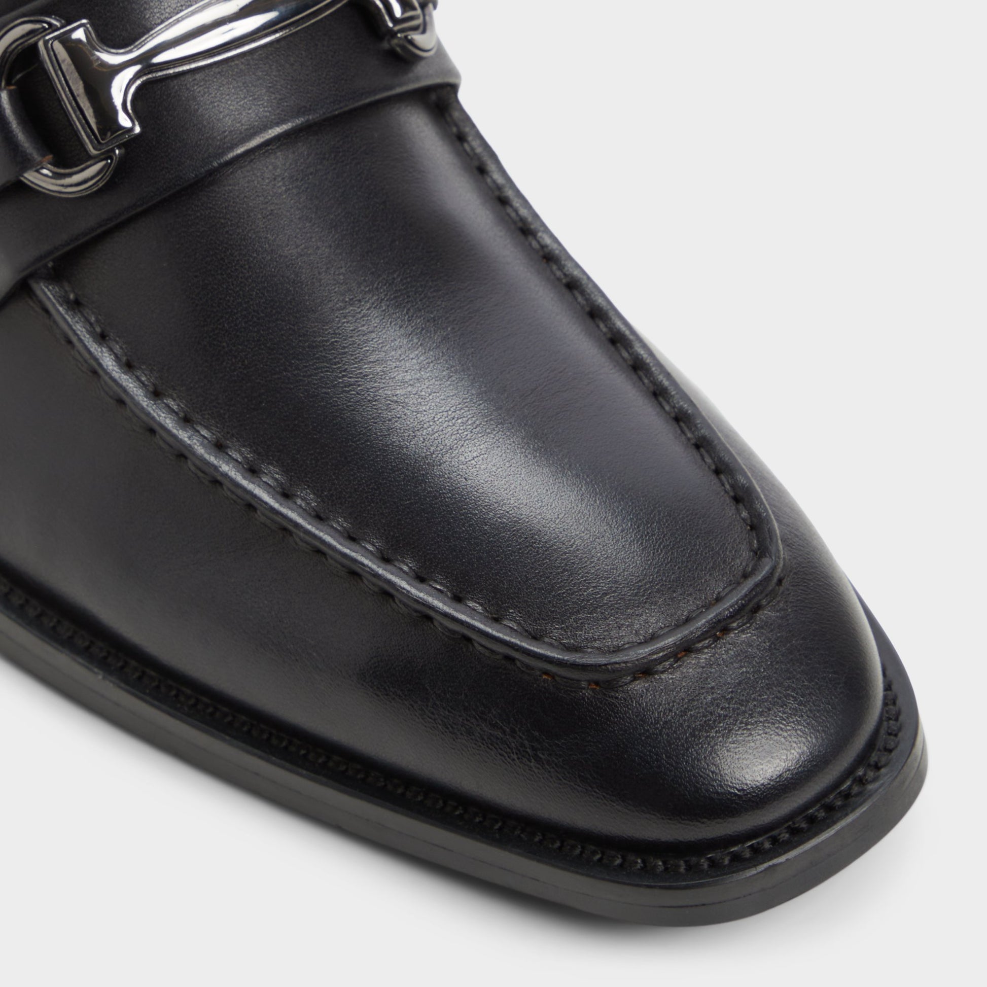 Close-up of the Black Thado Loafer