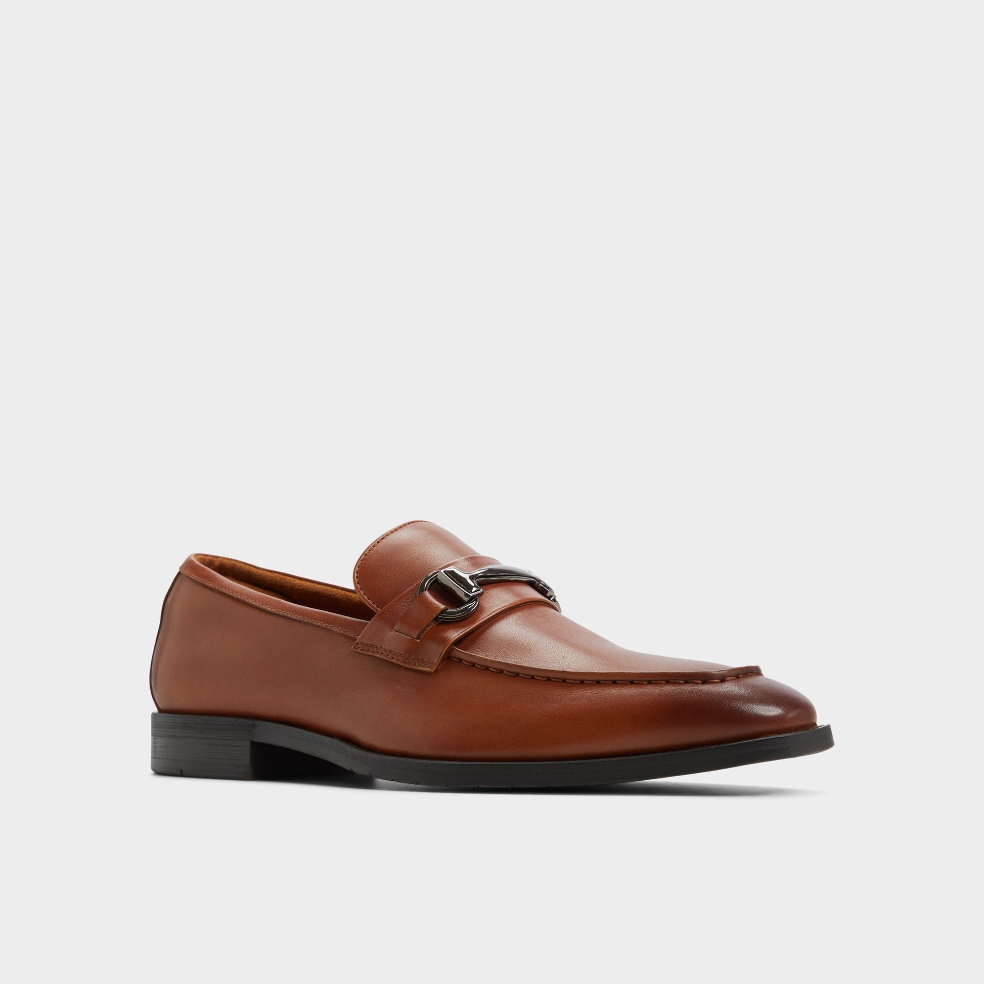 Three-quarter angle of Cognac Thado Loafer's front side