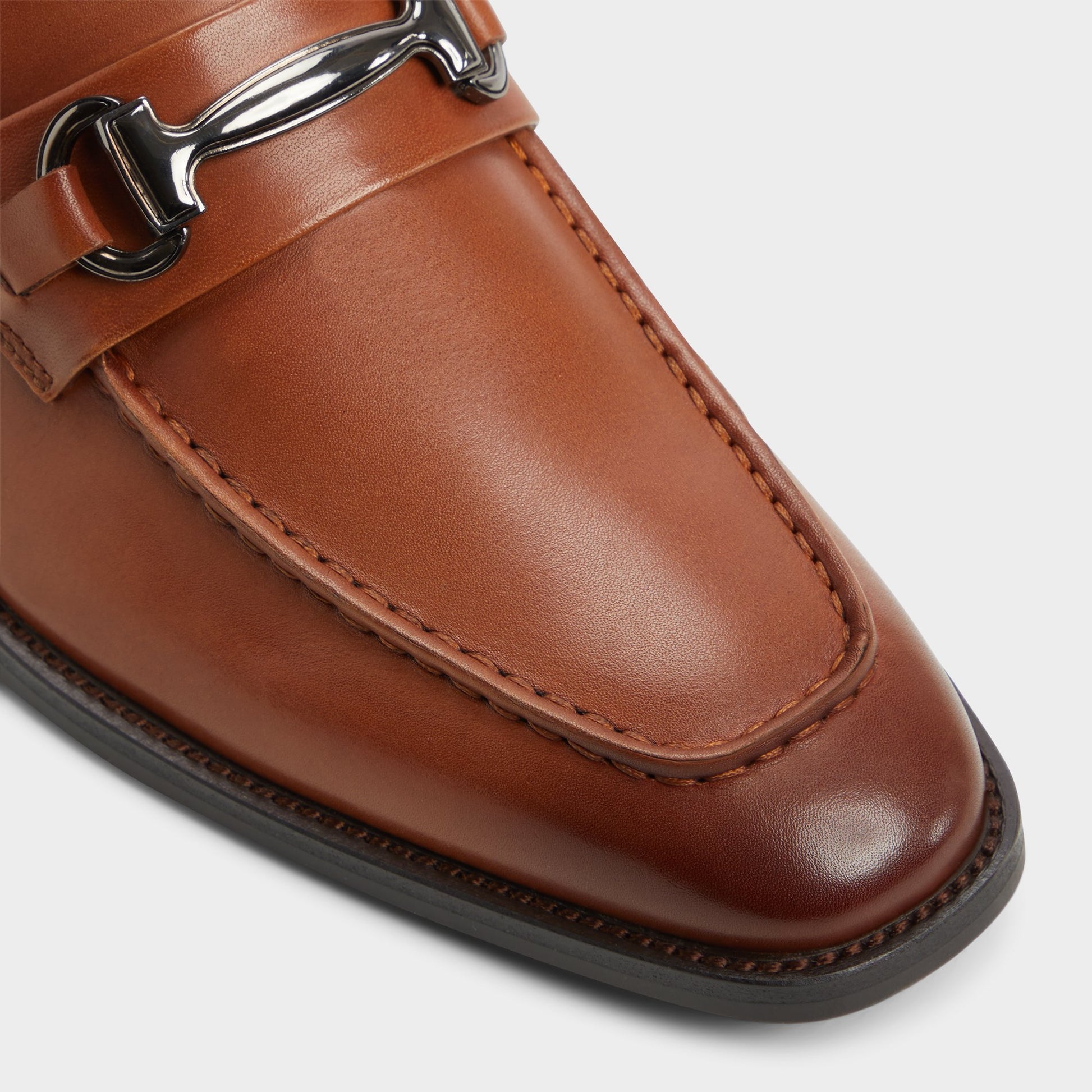 Close-up of the Cognac Thado Loafer